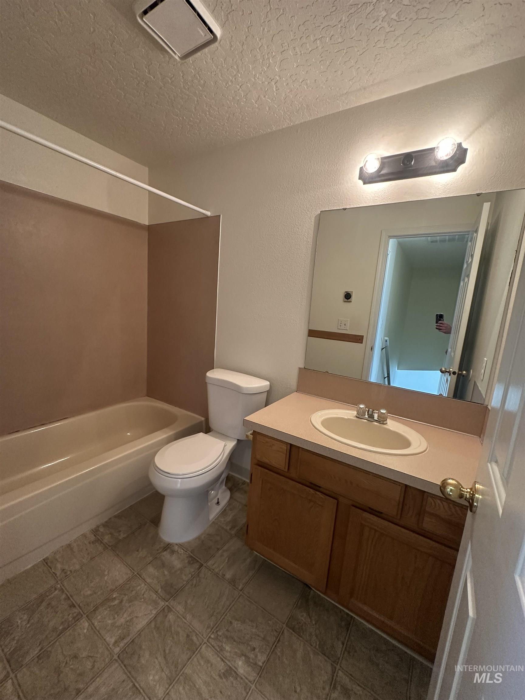 2807 Laurel Way, Nampa, Idaho 83686, 3 Bedrooms, 2.5 Bathrooms, Residential For Sale, Price $316,000,MLS 98978528