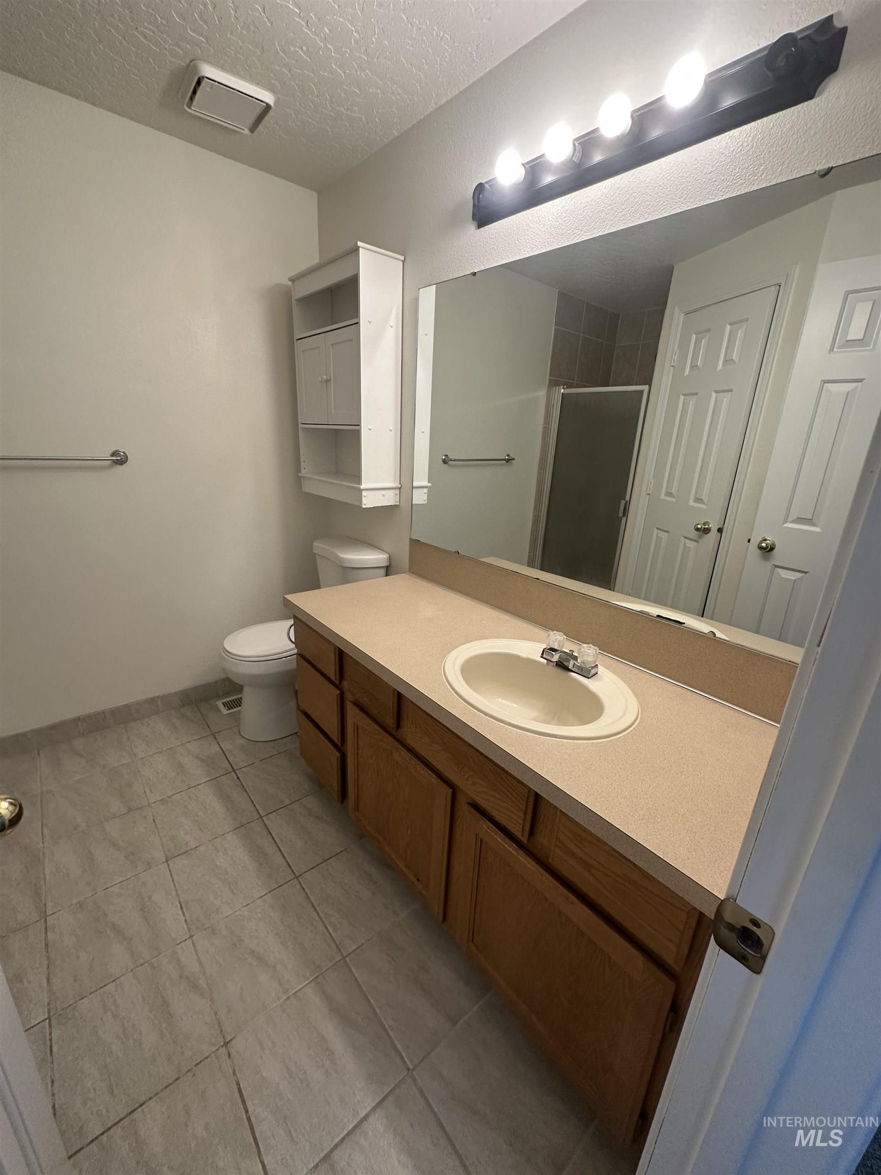 2807 Laurel Way, Nampa, Idaho 83686, 3 Bedrooms, 2.5 Bathrooms, Residential For Sale, Price $316,000,MLS 98978528