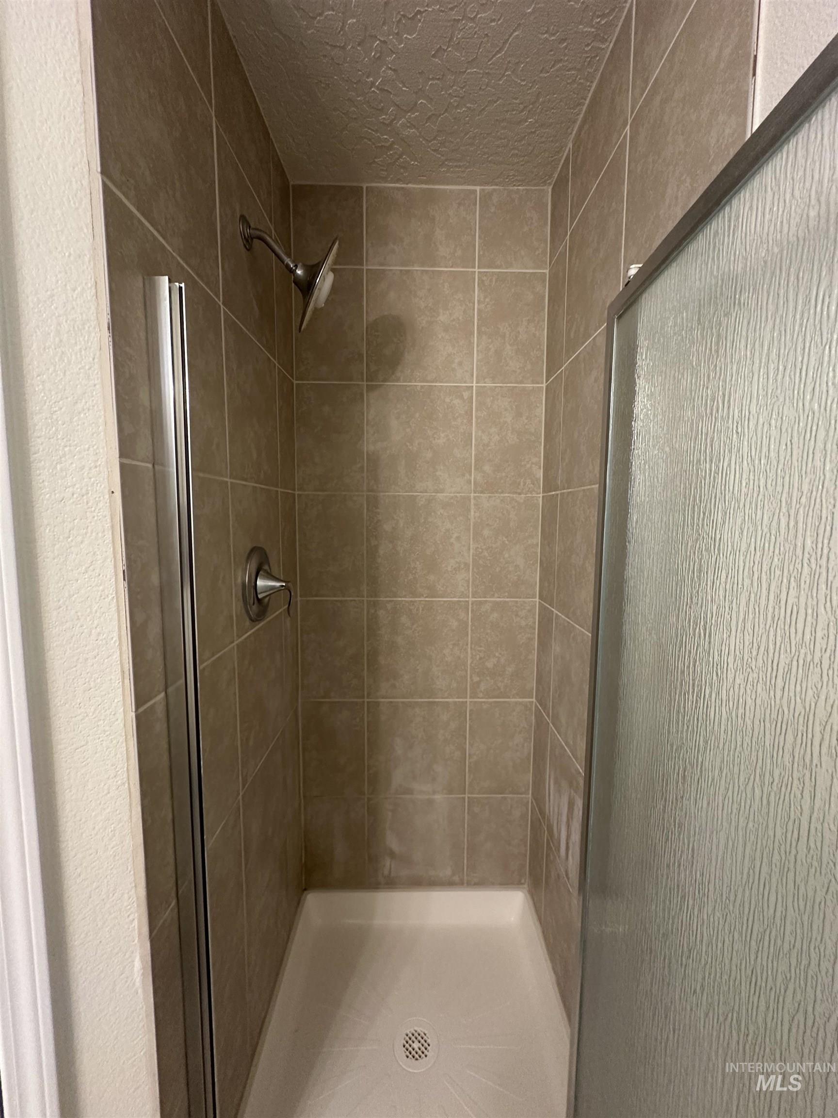 2807 Laurel Way, Nampa, Idaho 83686, 3 Bedrooms, 2.5 Bathrooms, Residential For Sale, Price $316,000,MLS 98978528