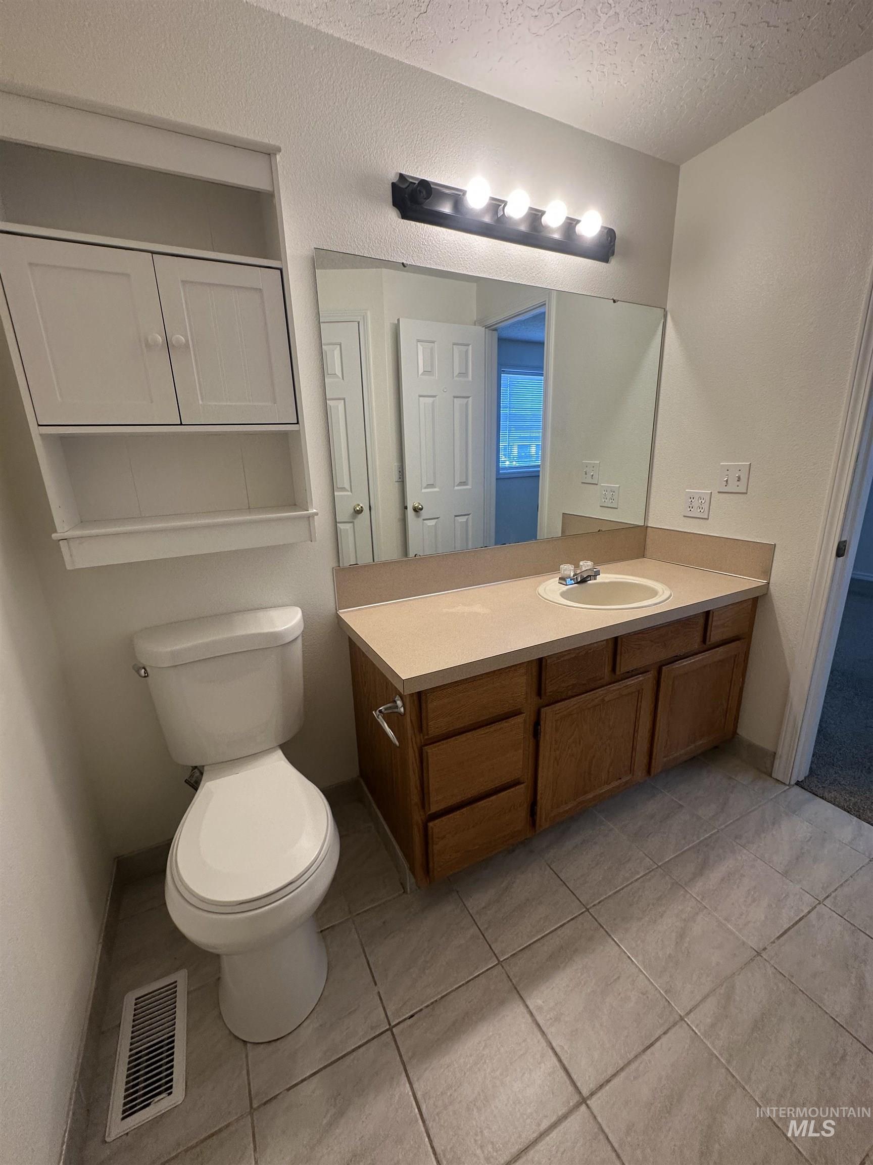 2807 Laurel Way, Nampa, Idaho 83686, 3 Bedrooms, 2.5 Bathrooms, Residential For Sale, Price $316,000,MLS 98978528