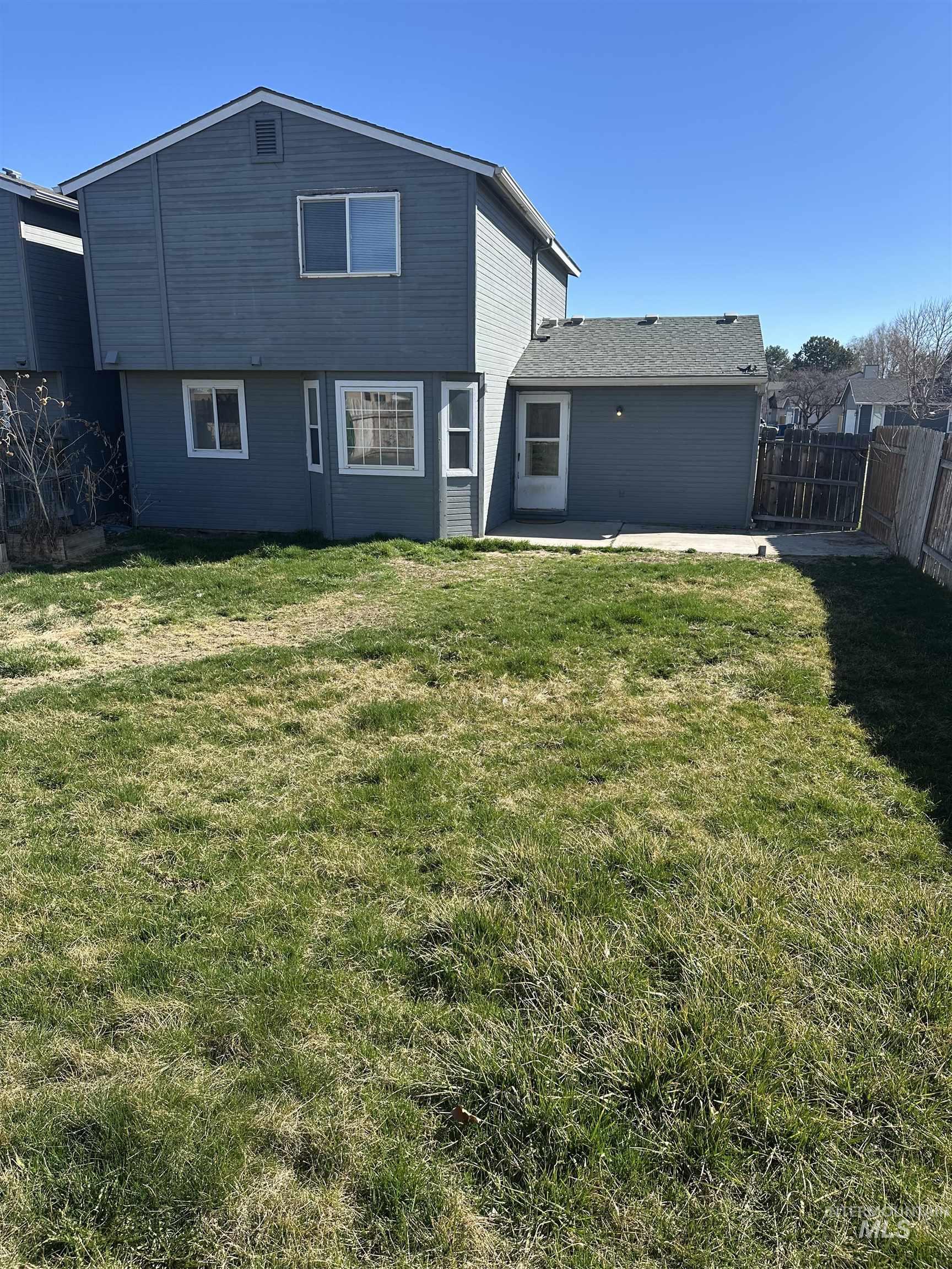 2807 Laurel Way, Nampa, Idaho 83686, 3 Bedrooms, 2.5 Bathrooms, Residential For Sale, Price $316,000,MLS 98978528