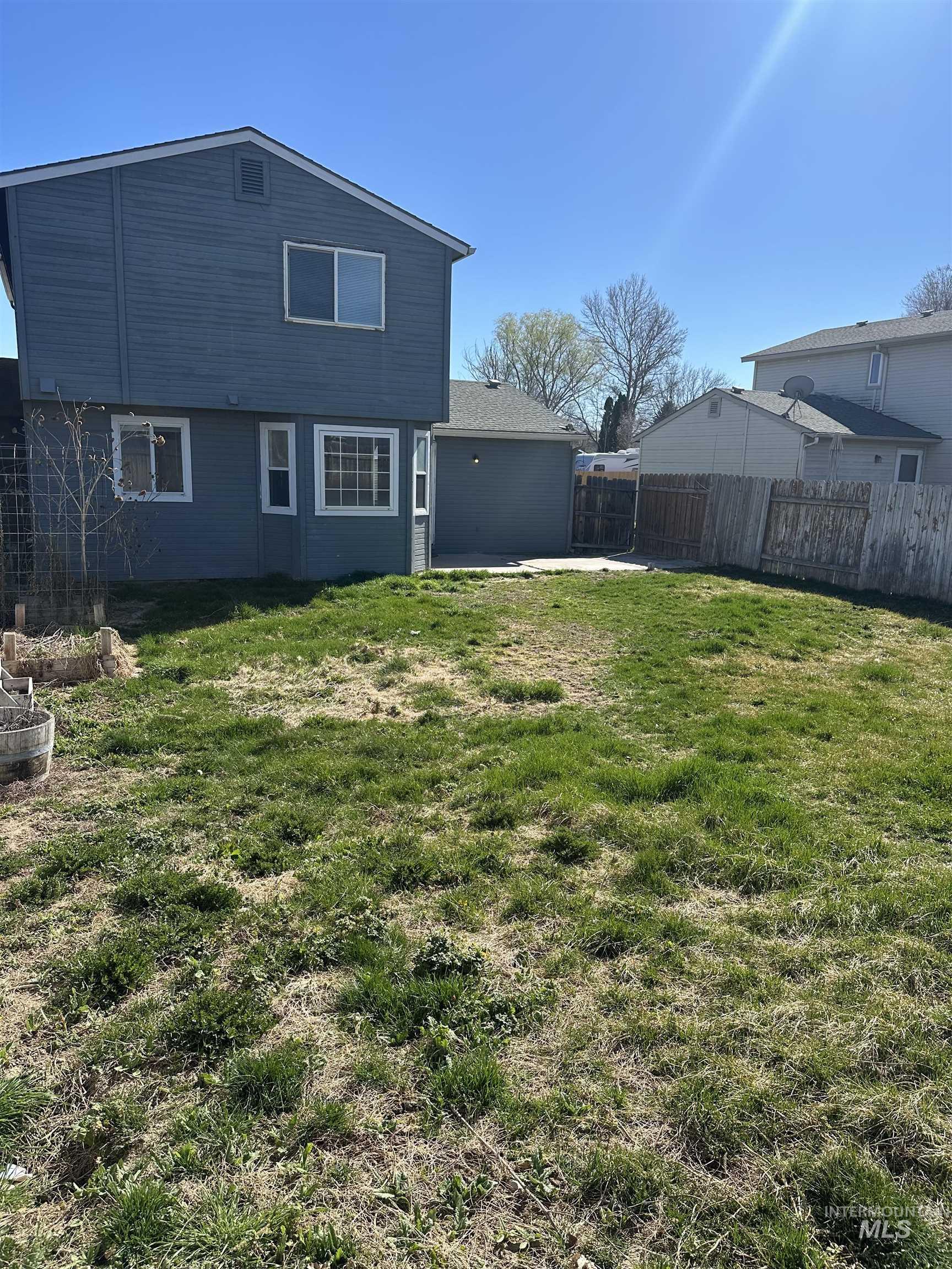 2807 Laurel Way, Nampa, Idaho 83686, 3 Bedrooms, 2.5 Bathrooms, Residential For Sale, Price $316,000,MLS 98978528