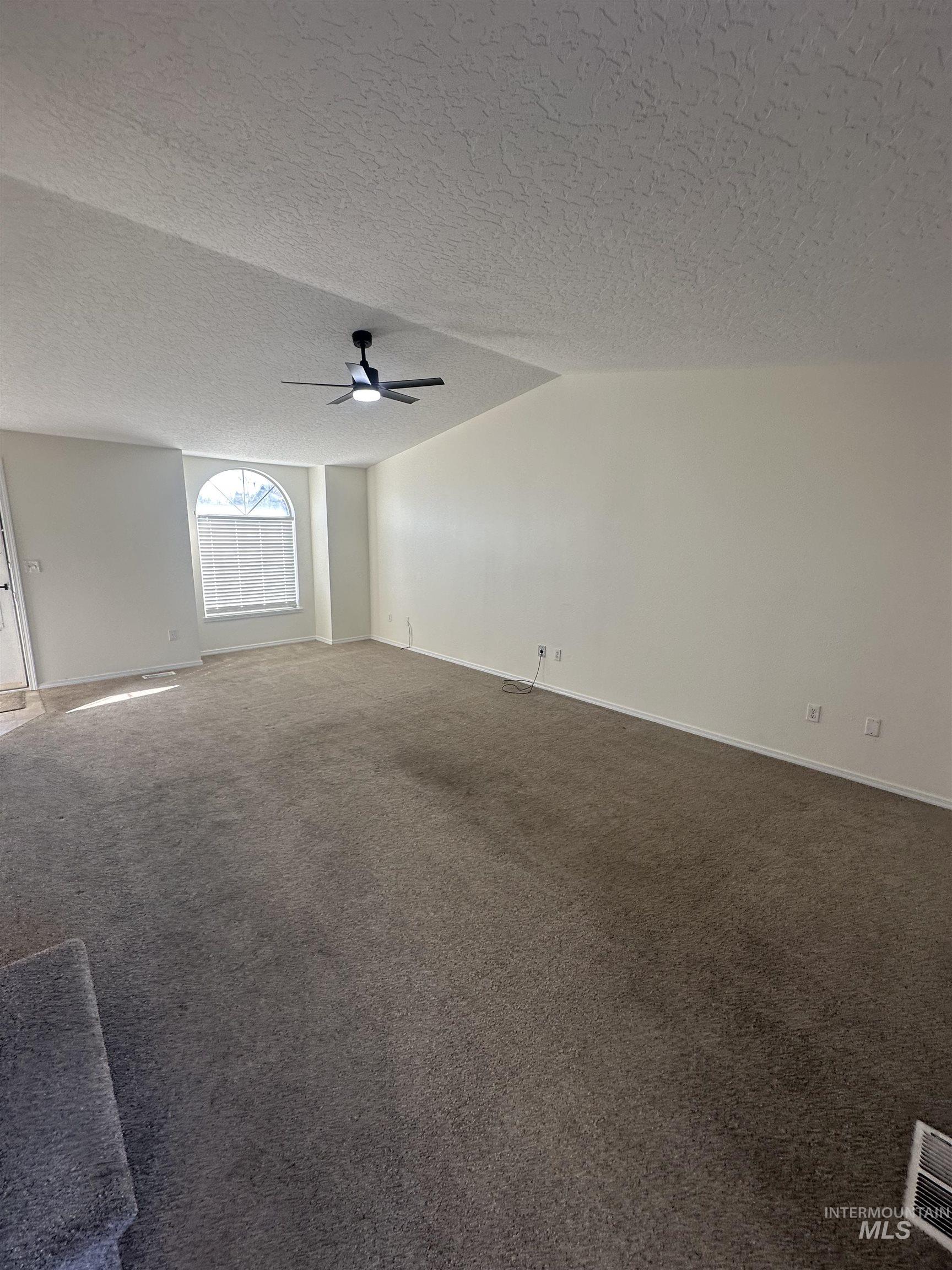 2807 Laurel Way, Nampa, Idaho 83686, 3 Bedrooms, 2.5 Bathrooms, Residential For Sale, Price $316,000,MLS 98978528