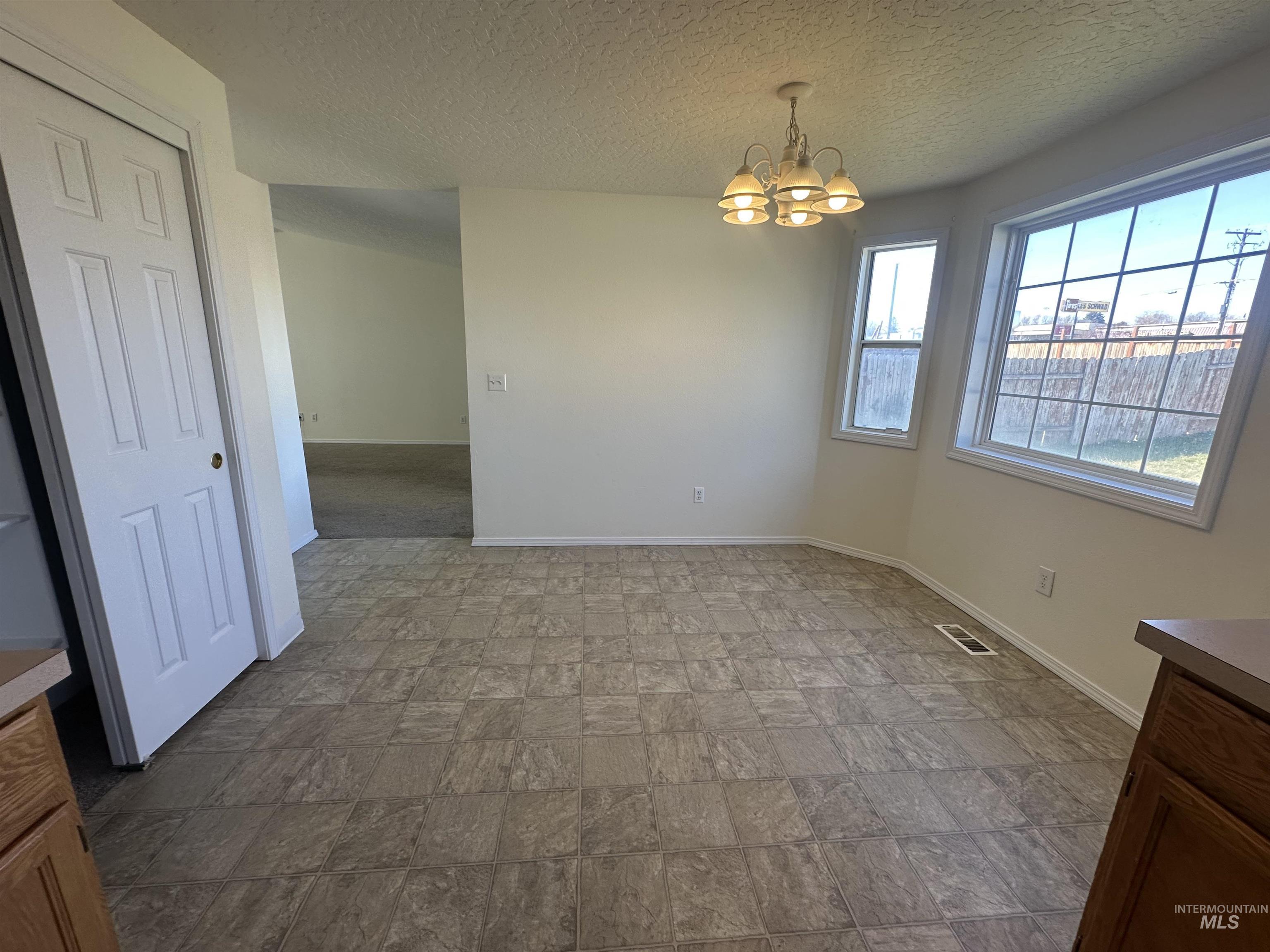 2807 Laurel Way, Nampa, Idaho 83686, 3 Bedrooms, 2.5 Bathrooms, Residential For Sale, Price $316,000,MLS 98978528