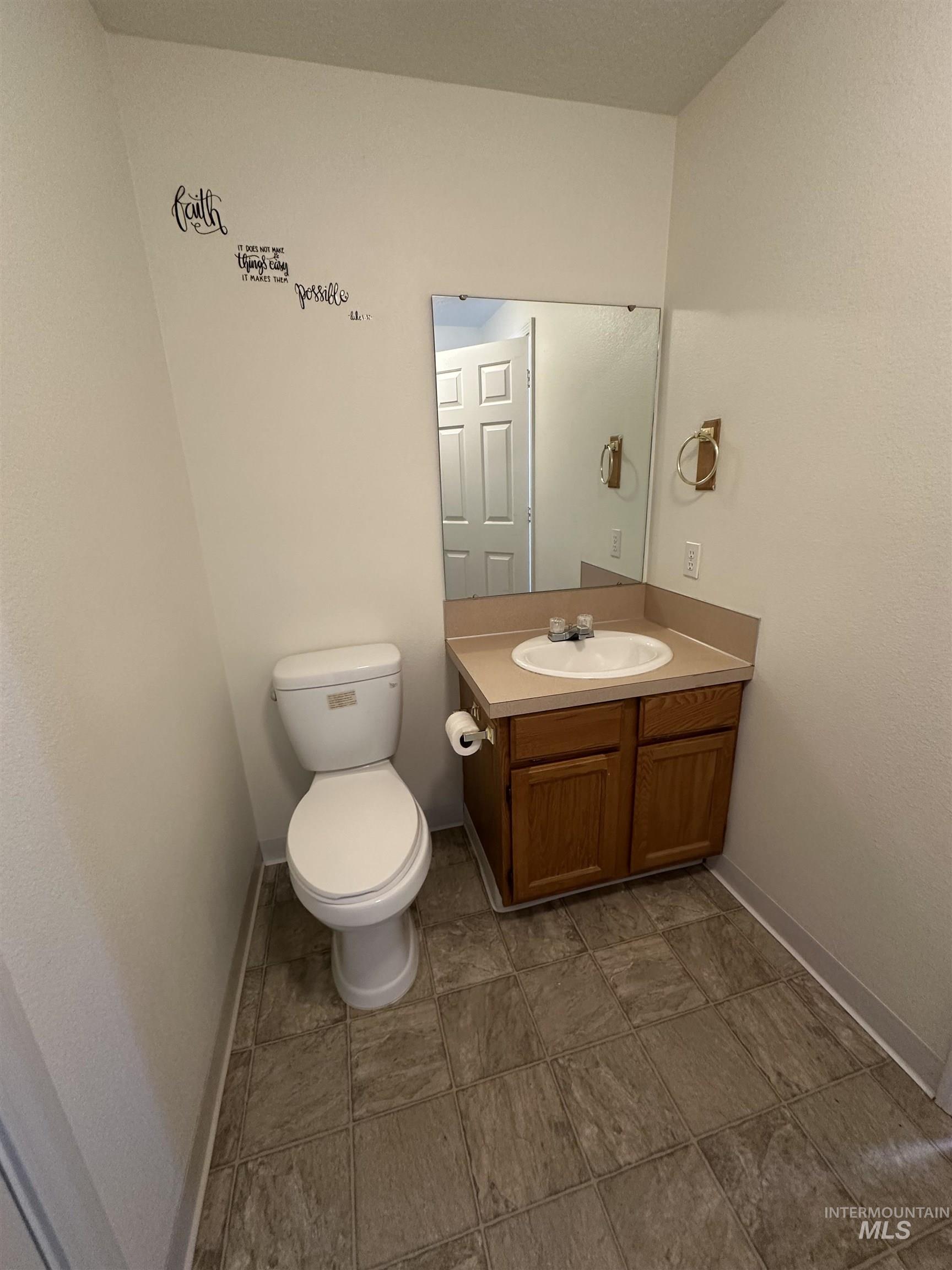 2807 Laurel Way, Nampa, Idaho 83686, 3 Bedrooms, 2.5 Bathrooms, Residential For Sale, Price $316,000,MLS 98978528