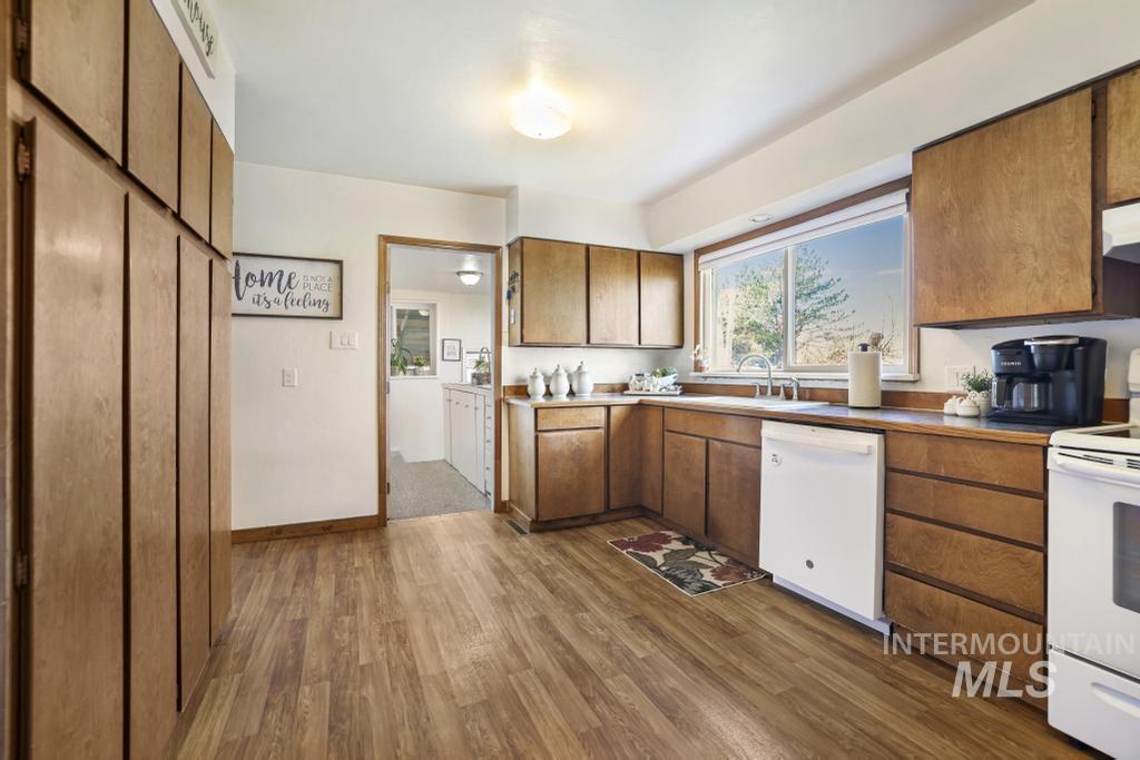 3985 N 2300 E, Filer, Idaho 83328, 5 Bedrooms, 2 Bathrooms, Residential For Sale, Price $536,000,MLS 98978529