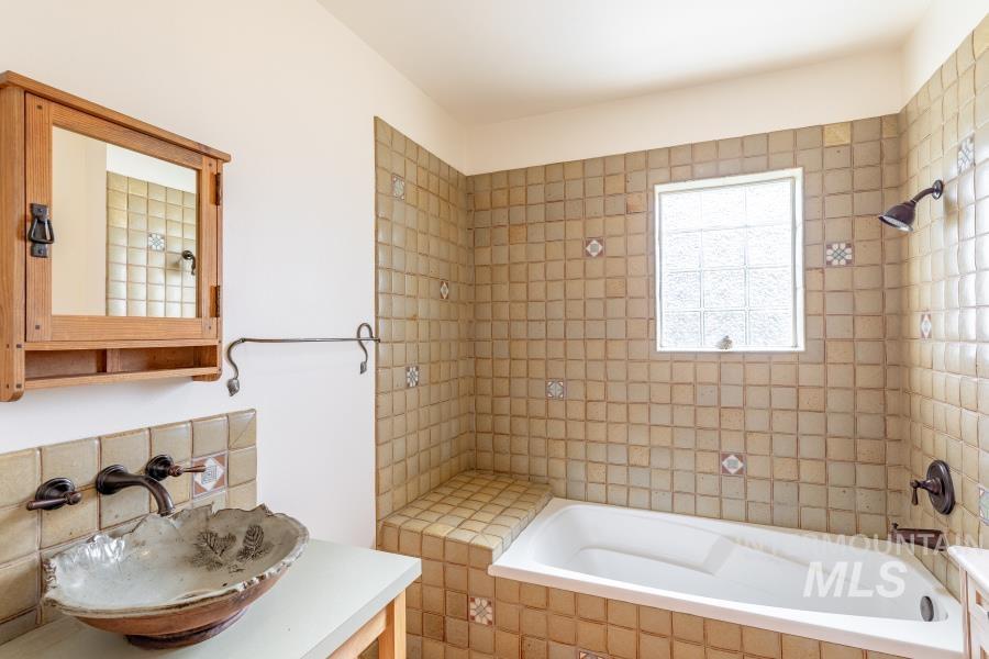 1031 Spring Valley Road, Troy, Idaho 83871, 2 Bedrooms, 1 Bathroom, Residential For Sale, Price $460,000,MLS 98978530