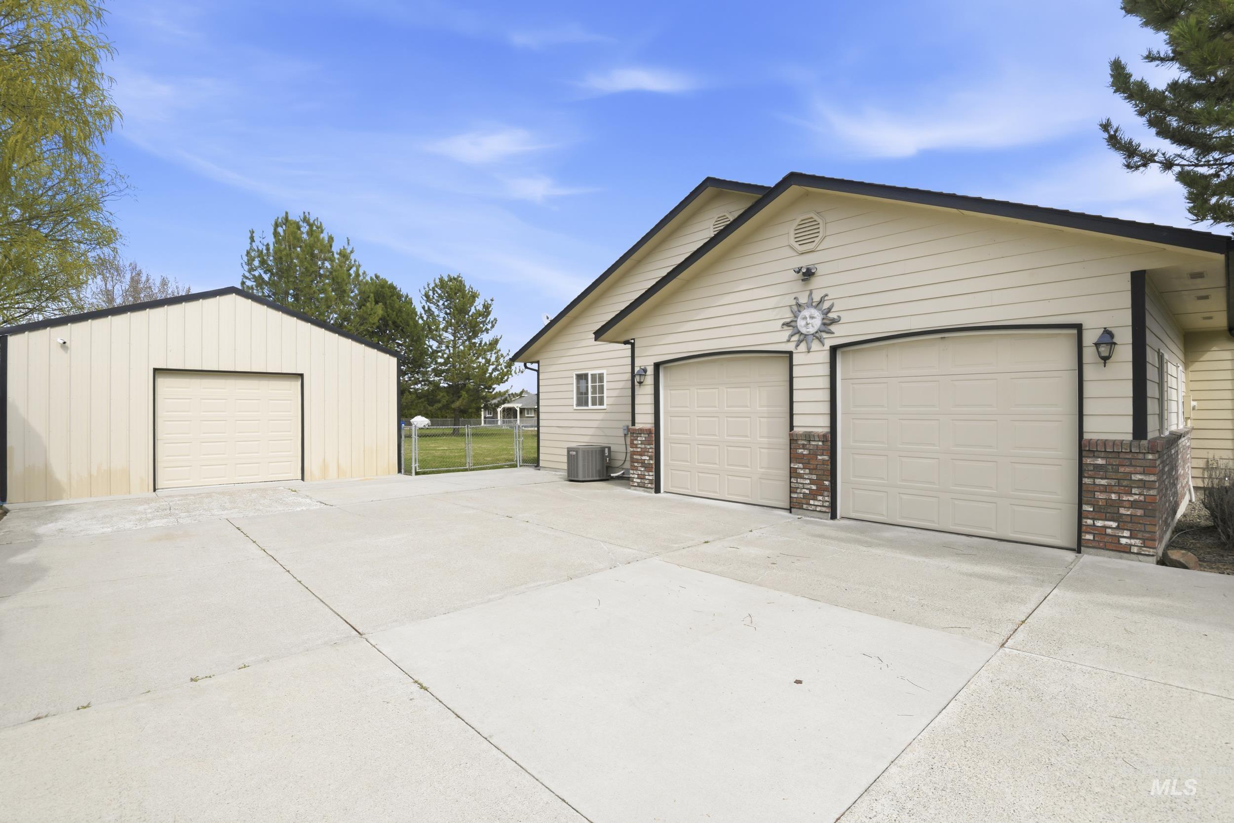 2082 NE 16TH Ave., Payette, Idaho 83661, 3 Bedrooms, 2.5 Bathrooms, Residential For Sale, Price $349,000,MLS 98978532