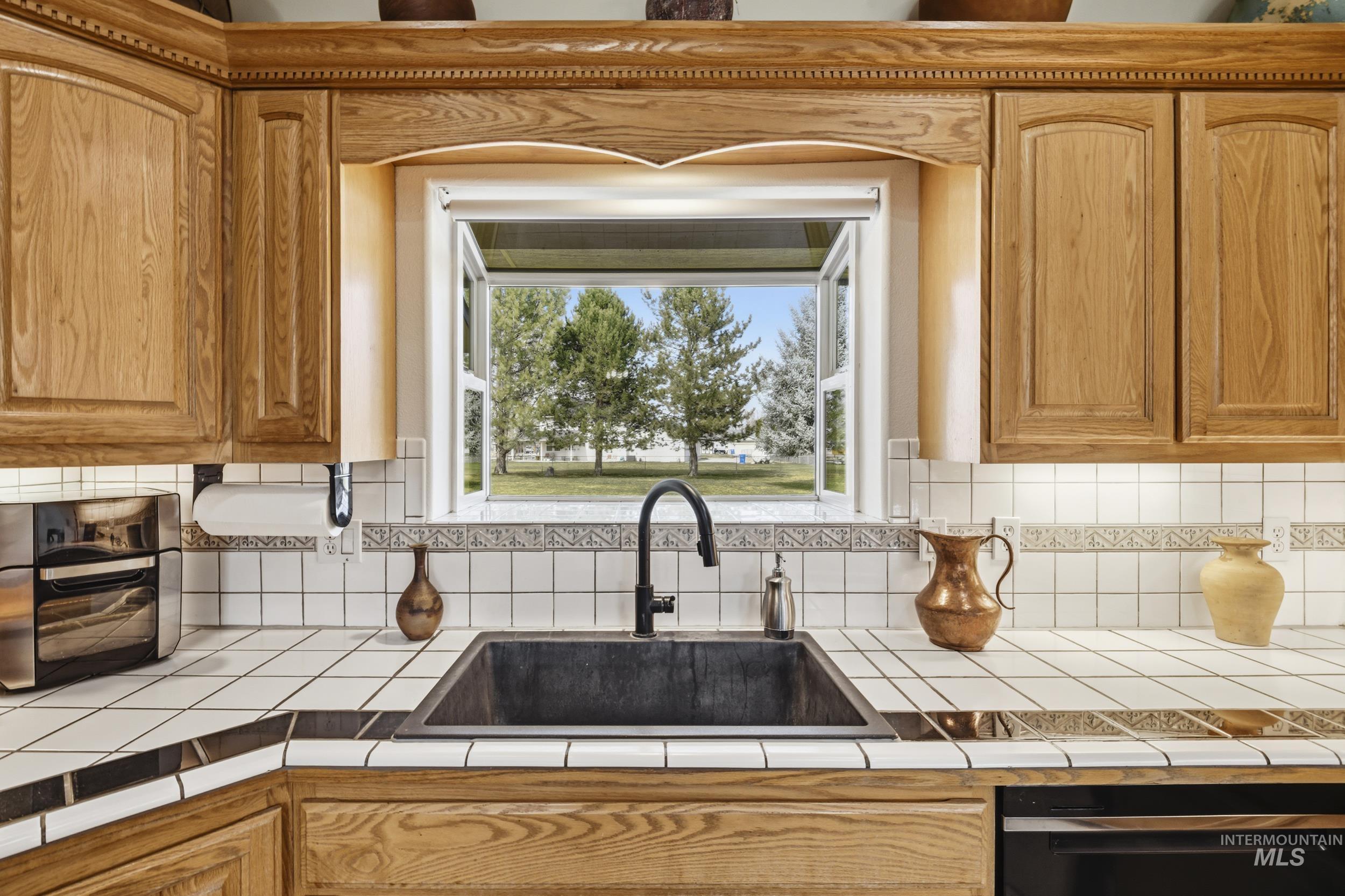 2082 NE 16TH Ave., Payette, Idaho 83661, 3 Bedrooms, 2.5 Bathrooms, Residential For Sale, Price $349,000,MLS 98978532