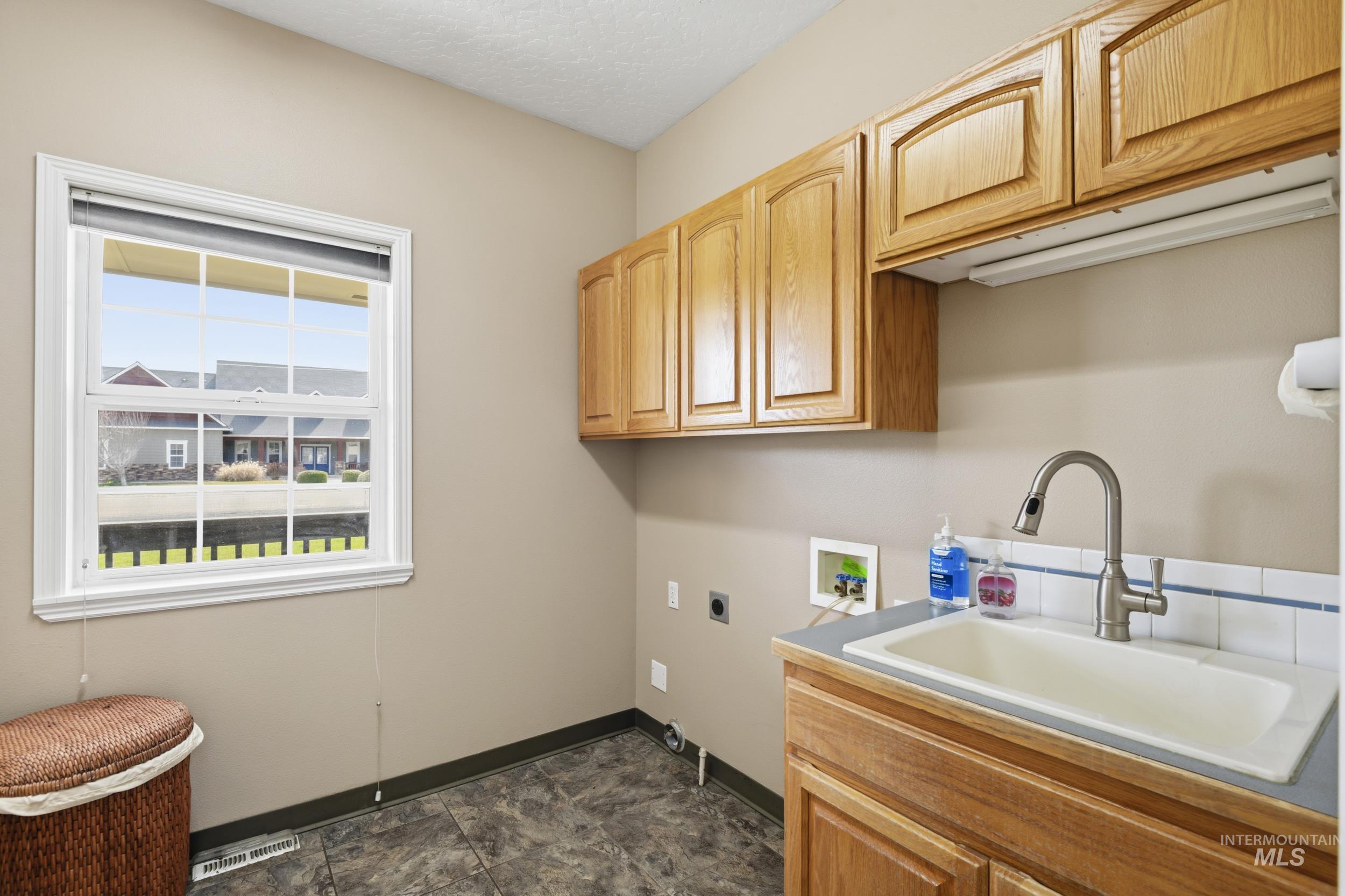 2082 NE 16TH Ave., Payette, Idaho 83661, 3 Bedrooms, 2.5 Bathrooms, Residential For Sale, Price $349,000,MLS 98978532