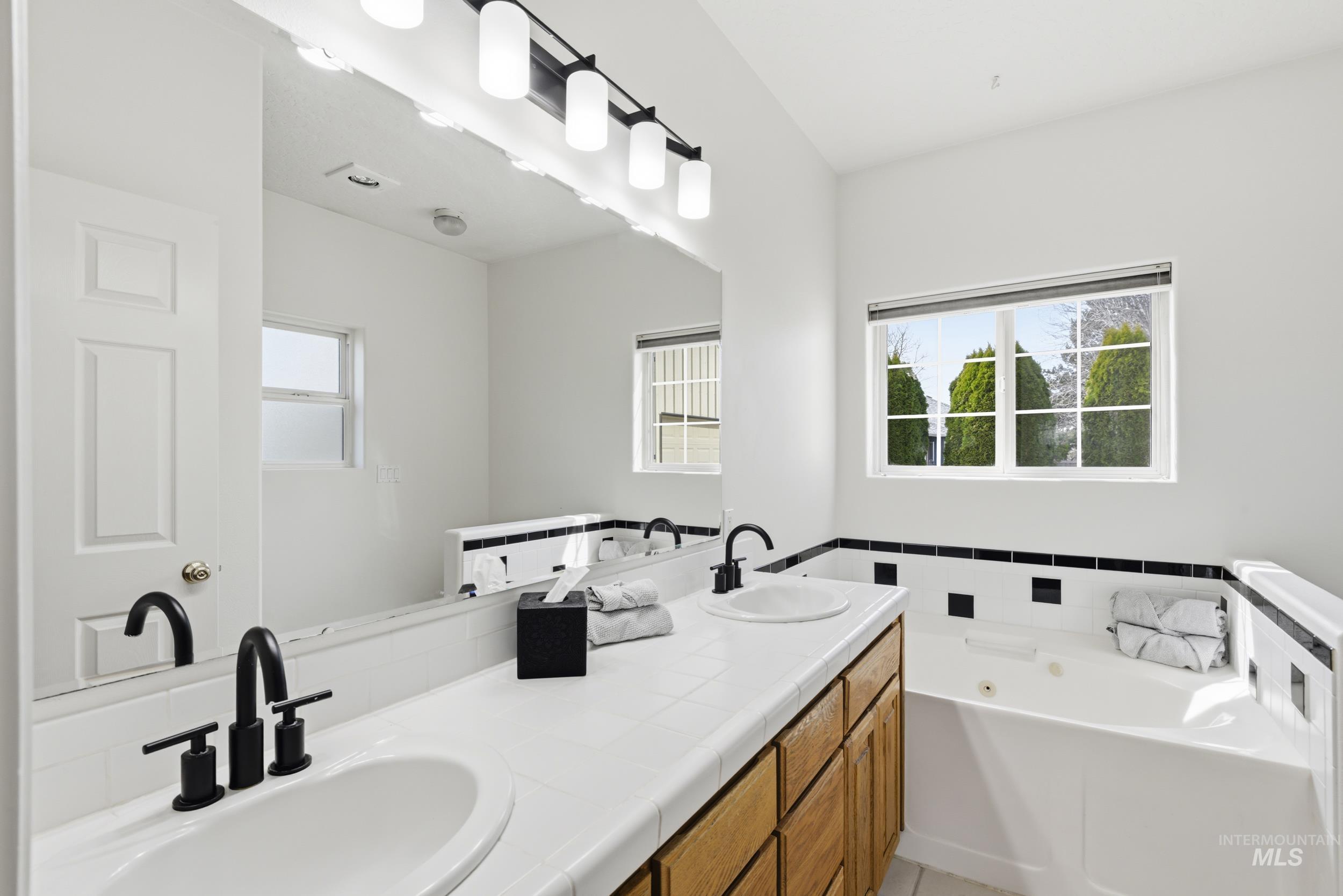 2082 NE 16TH Ave., Payette, Idaho 83661, 3 Bedrooms, 2.5 Bathrooms, Residential For Sale, Price $349,000,MLS 98978532