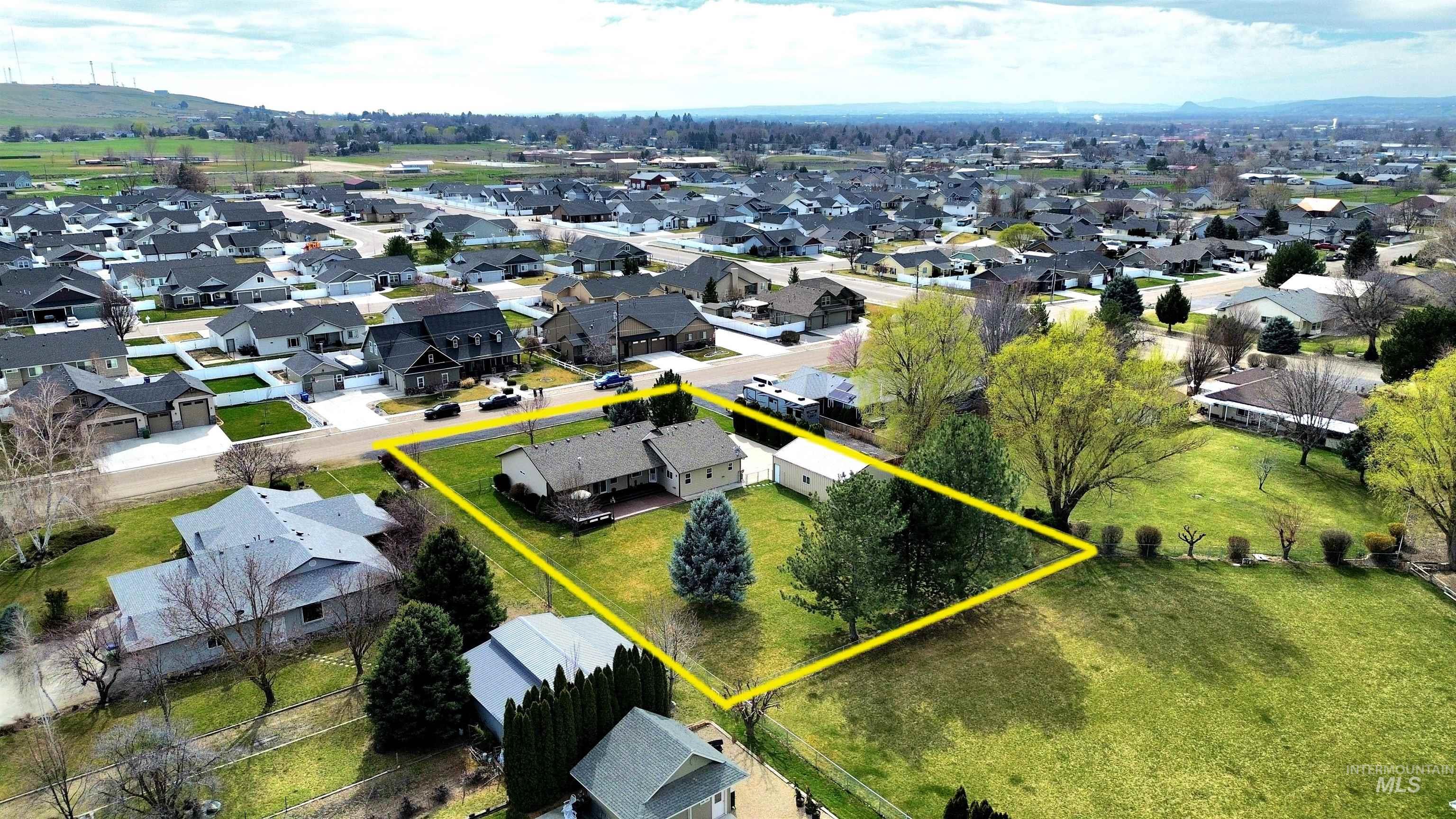 2082 NE 16TH Ave., Payette, Idaho 83661, 3 Bedrooms, 2.5 Bathrooms, Residential For Sale, Price $349,000,MLS 98978532