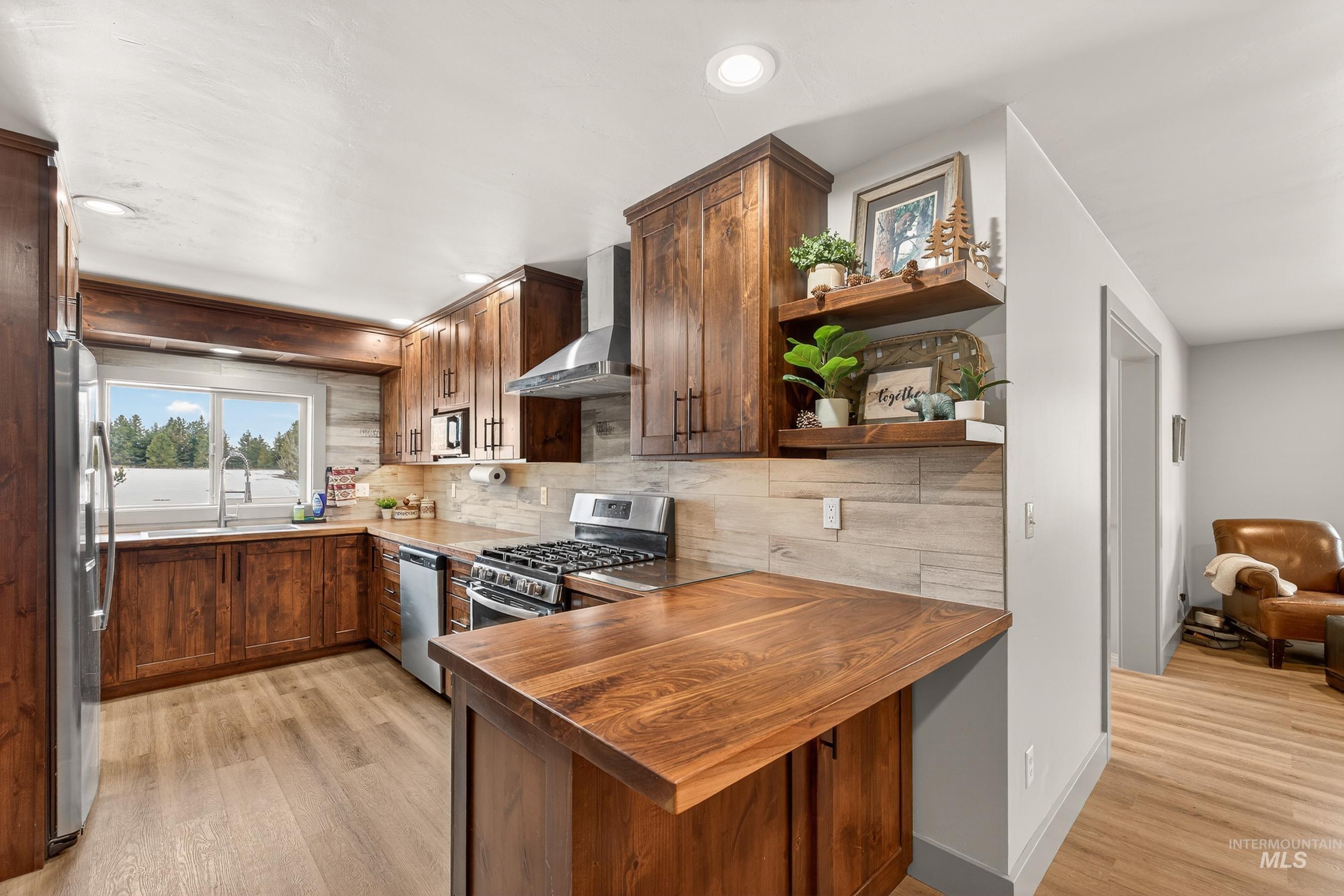 304 Samson Ct., McCall, Idaho 83638-0000, 3 Bedrooms, 3 Bathrooms, Residential For Sale, Price $824,900,MLS 98978535