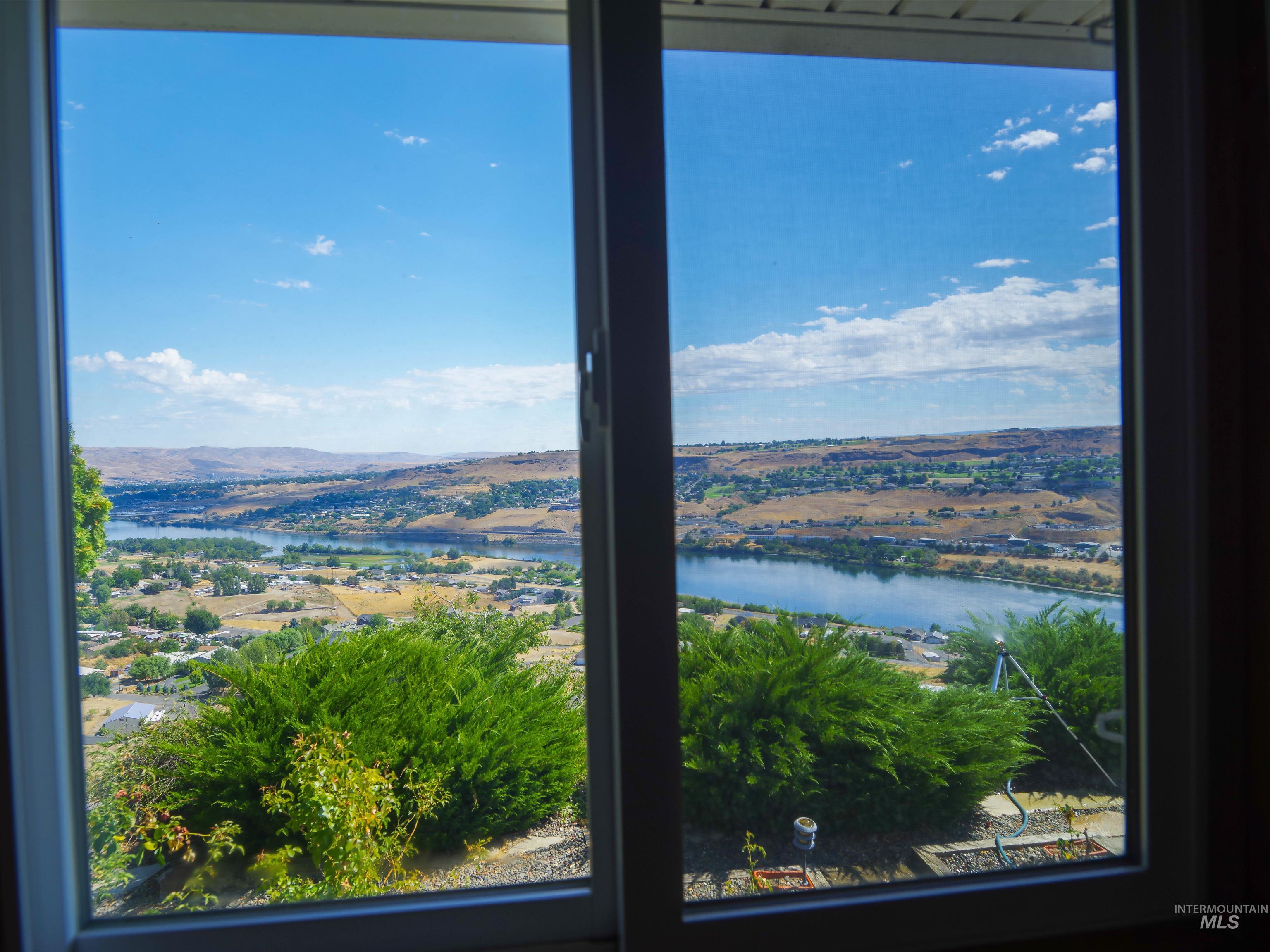 3015 Grandview Dr, Clarkston, Washington 99403, 4 Bedrooms, 3 Bathrooms, Residential For Sale, Price $849,000,MLS 98978537