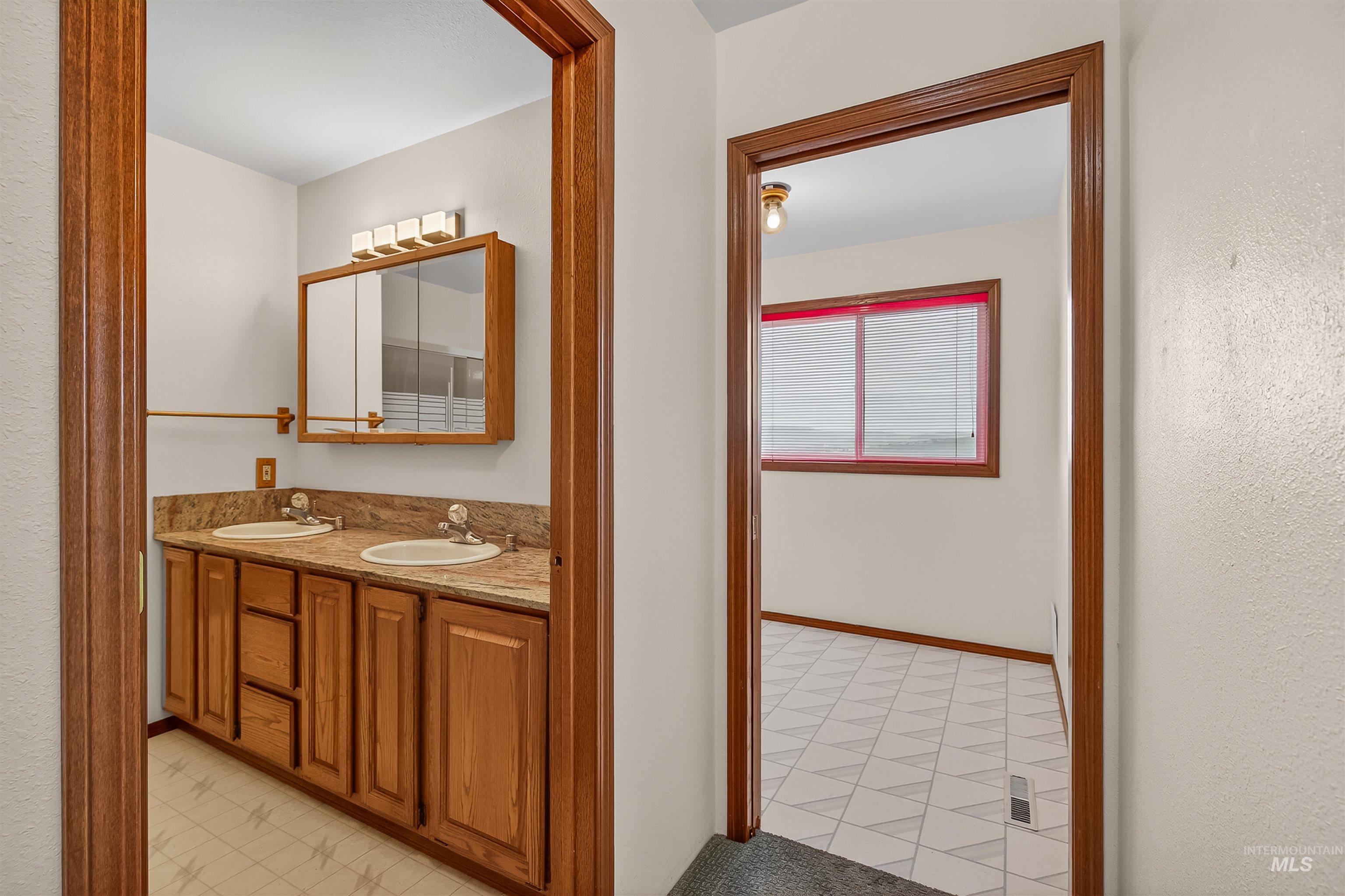 3015 Grandview Dr, Clarkston, Washington 99403, 4 Bedrooms, 3 Bathrooms, Residential For Sale, Price $849,000,MLS 98978537