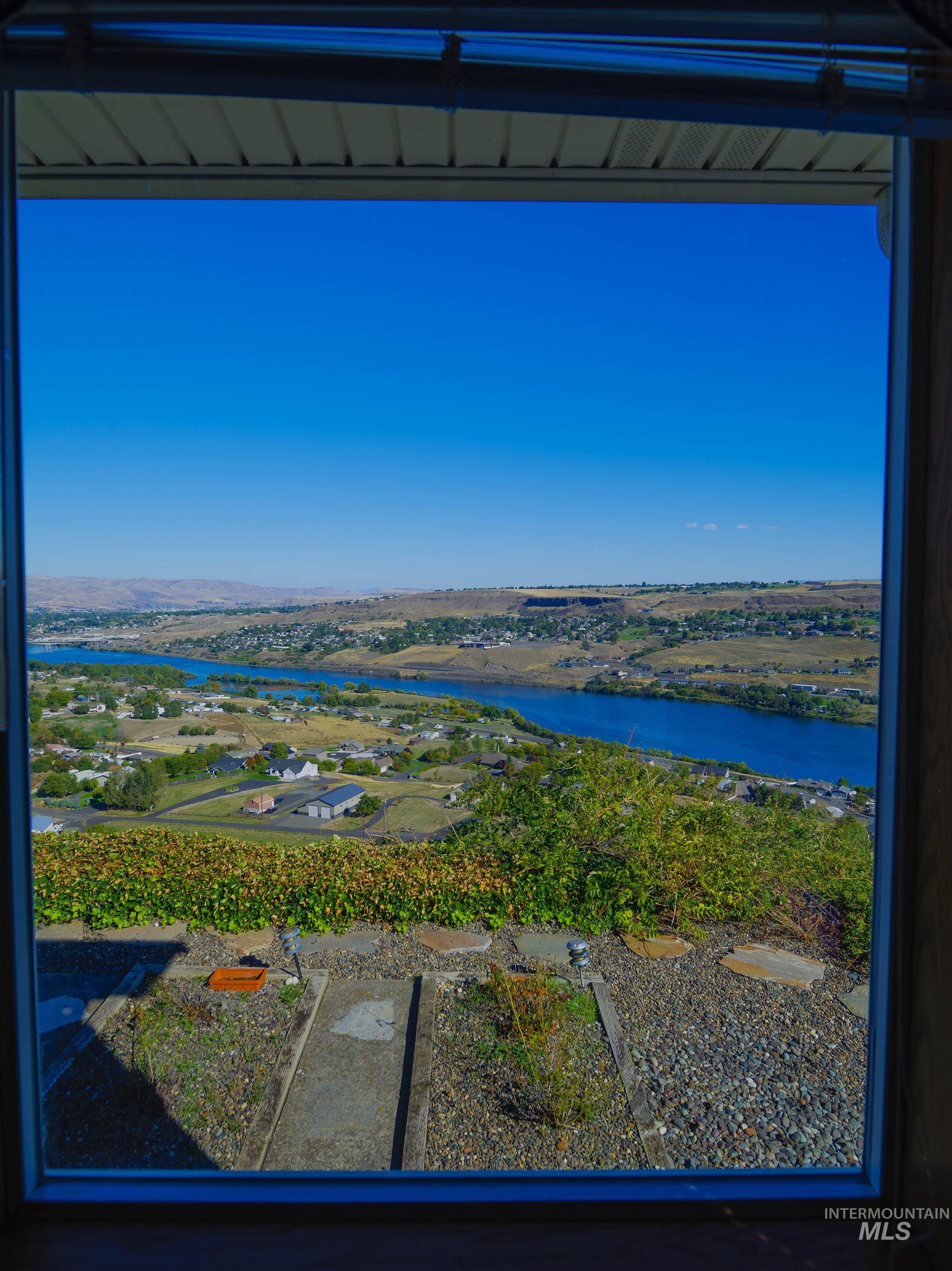 3015 Grandview Dr, Clarkston, Washington 99403, 4 Bedrooms, 3 Bathrooms, Residential For Sale, Price $849,000,MLS 98978537