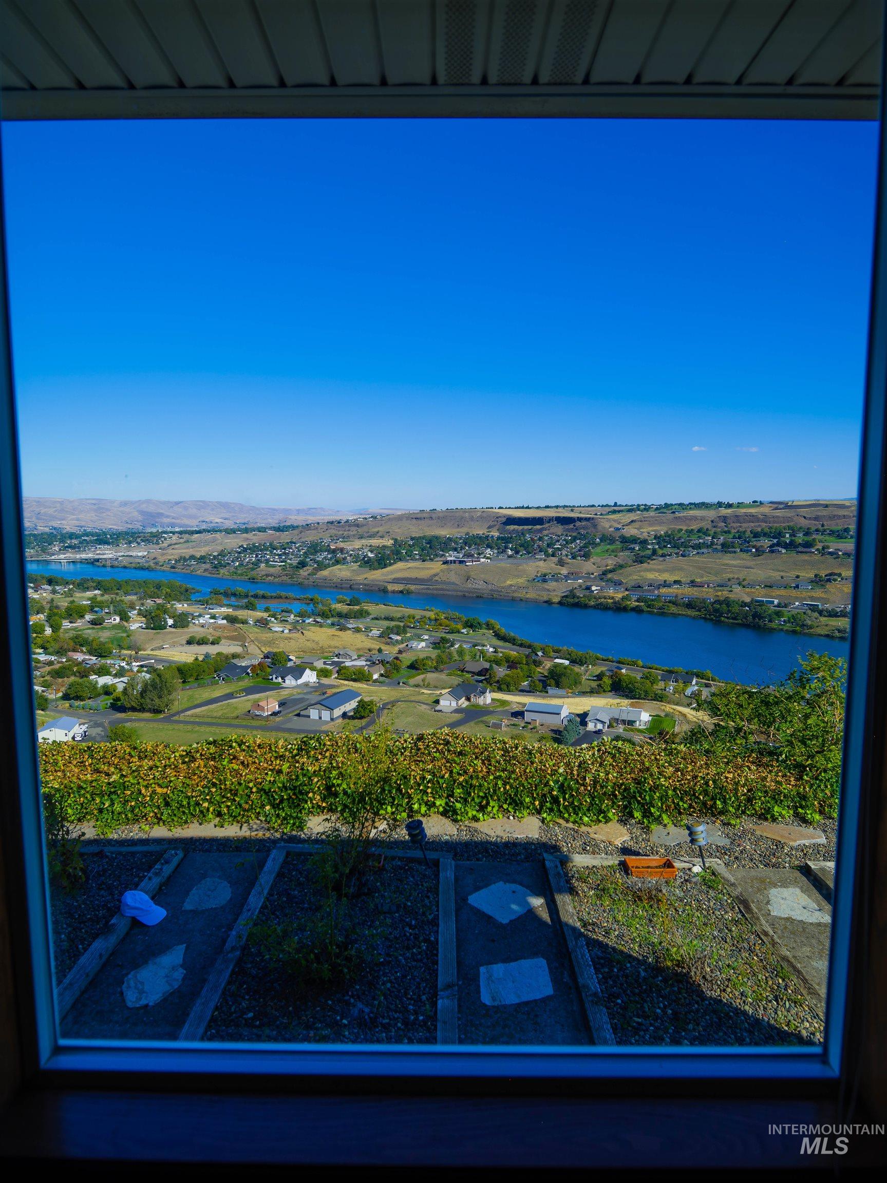 3015 Grandview Dr, Clarkston, Washington 99403, 4 Bedrooms, 3 Bathrooms, Residential For Sale, Price $849,000,MLS 98978537