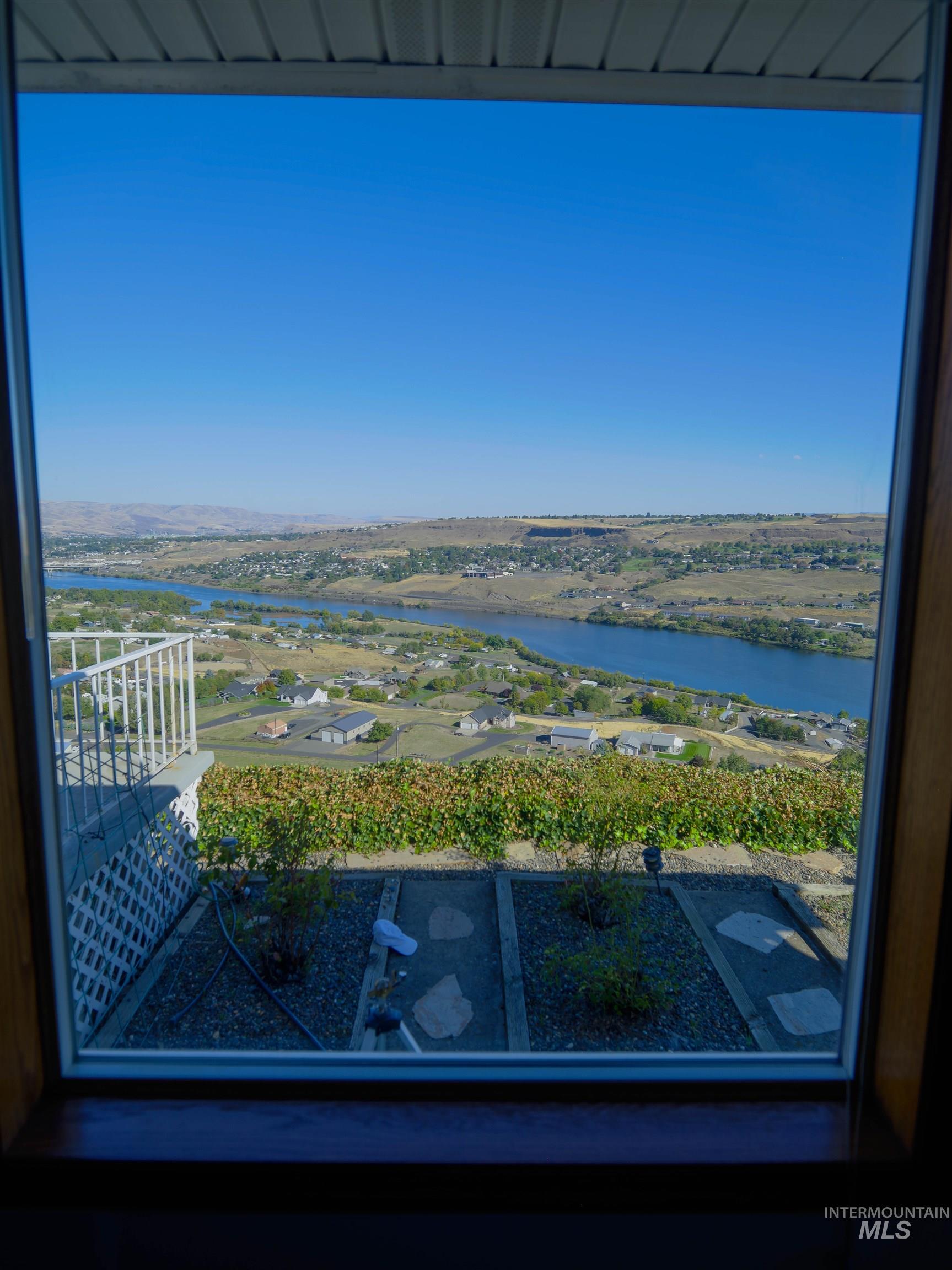 3015 Grandview Dr, Clarkston, Washington 99403, 4 Bedrooms, 3 Bathrooms, Residential For Sale, Price $849,000,MLS 98978537