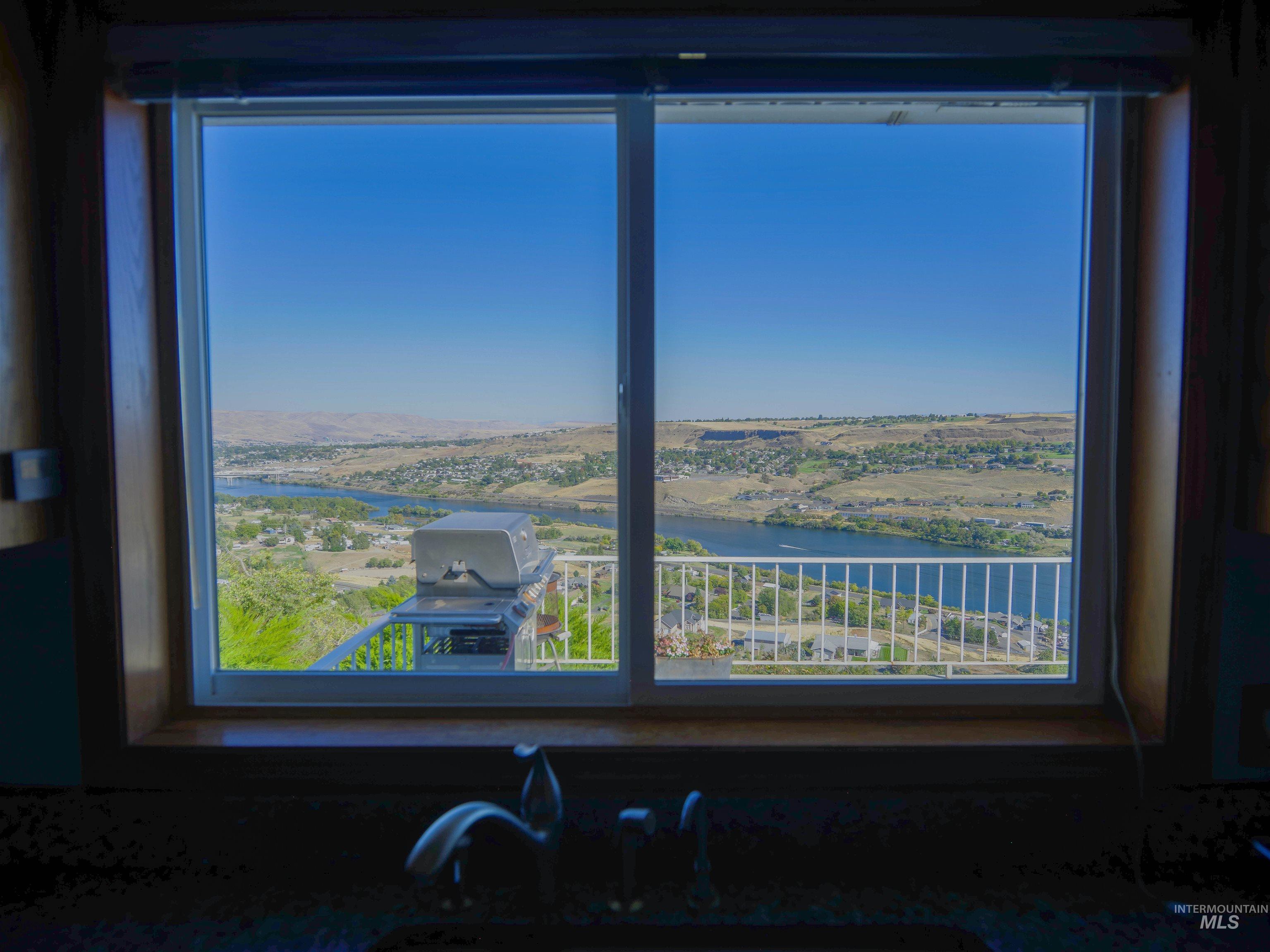 3015 Grandview Dr, Clarkston, Washington 99403, 4 Bedrooms, 3 Bathrooms, Residential For Sale, Price $849,000,MLS 98978537