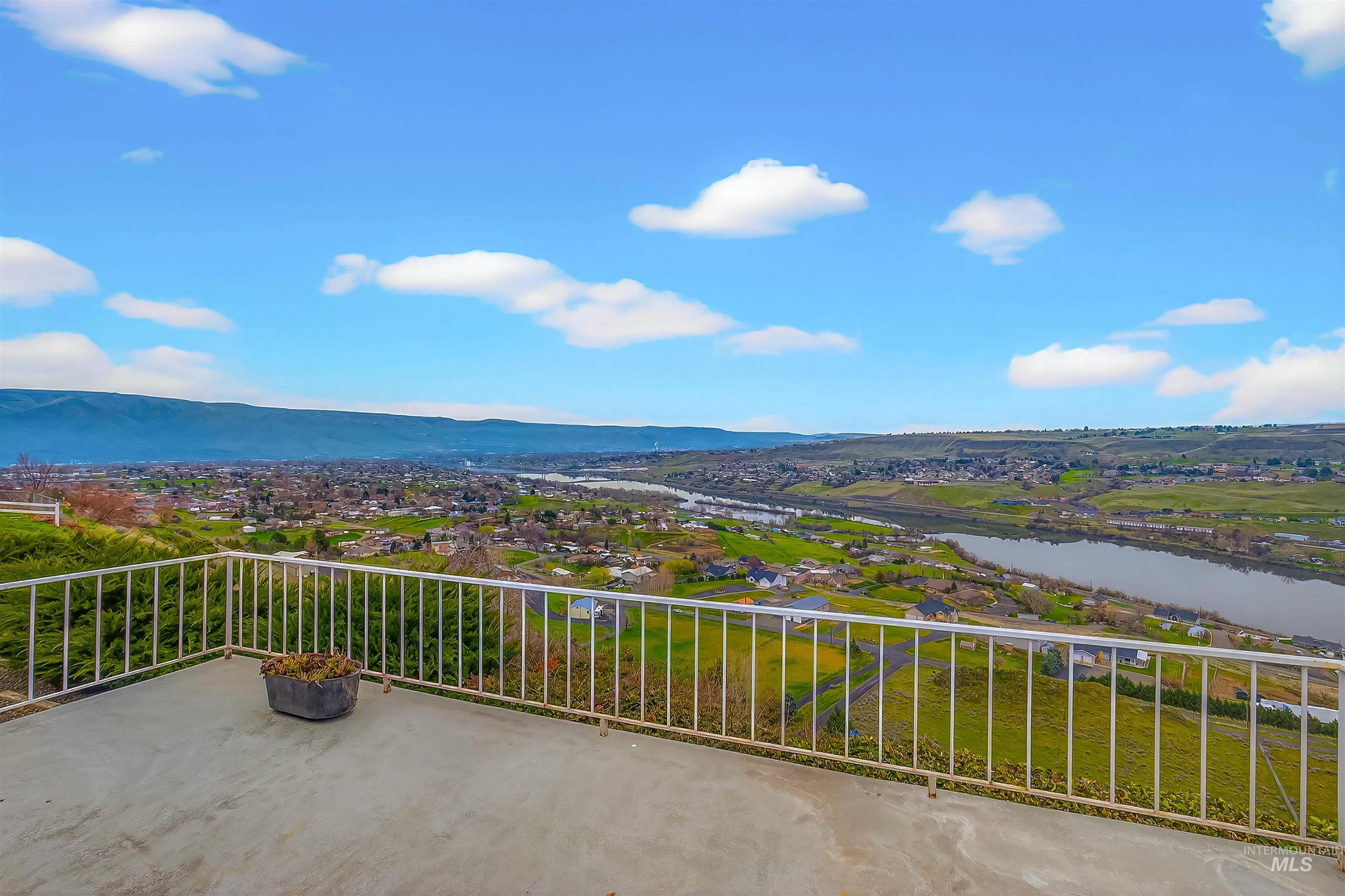 3015 Grandview Dr, Clarkston, Washington 99403, 4 Bedrooms, 3 Bathrooms, Residential For Sale, Price $849,000,MLS 98978537