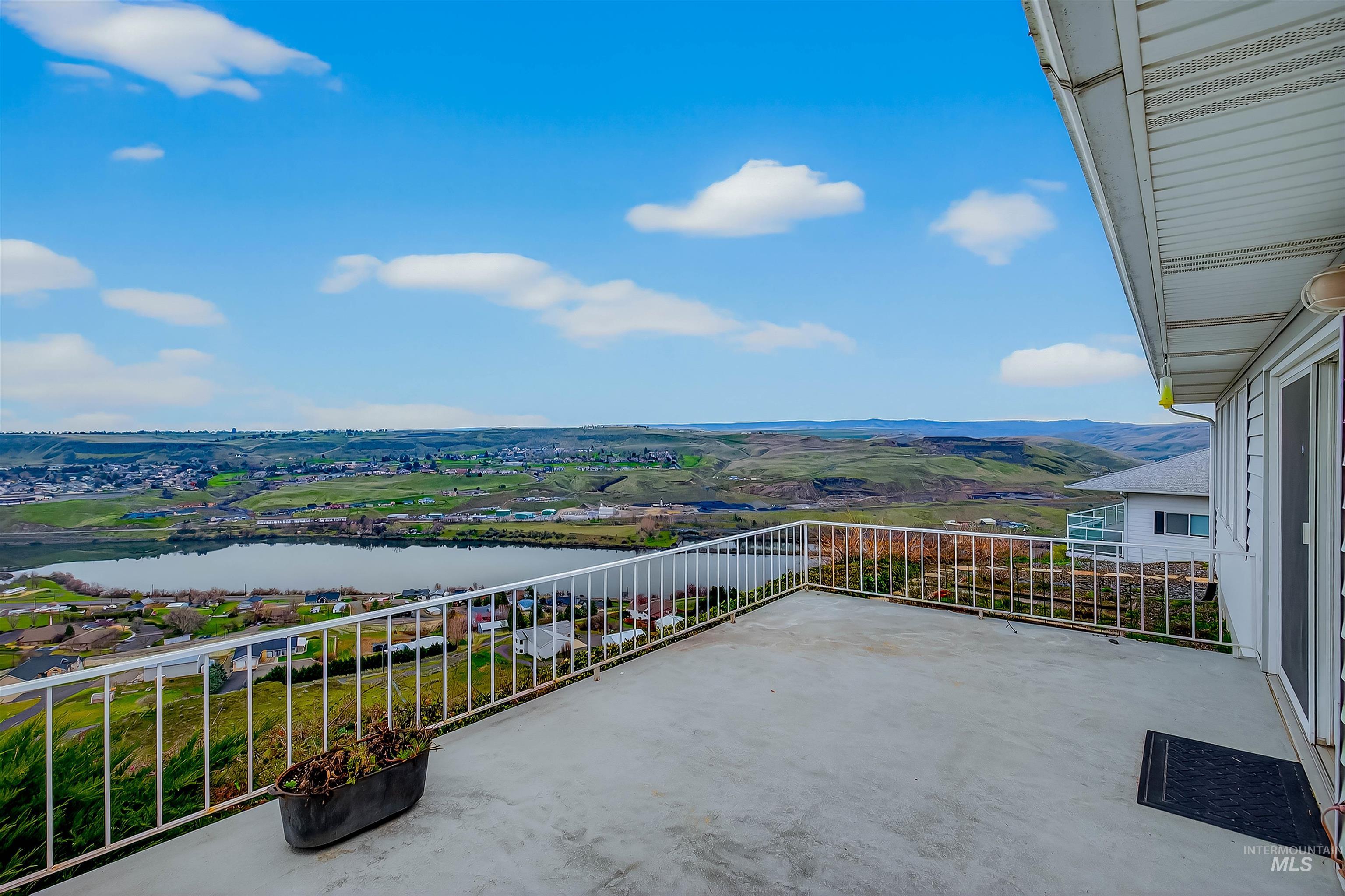 3015 Grandview Dr, Clarkston, Washington 99403, 4 Bedrooms, 3 Bathrooms, Residential For Sale, Price $849,000,MLS 98978537