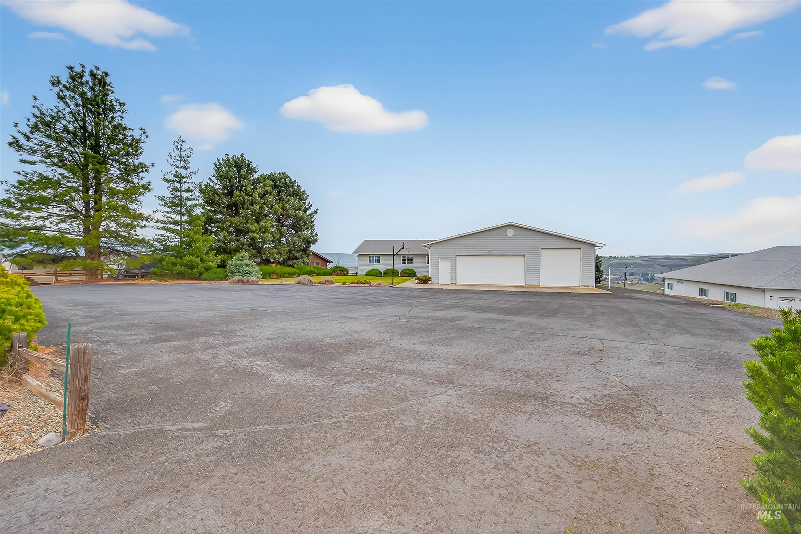 3015 Grandview Dr, Clarkston, Washington 99403, 4 Bedrooms, 3 Bathrooms, Residential For Sale, Price $849,000,MLS 98978537