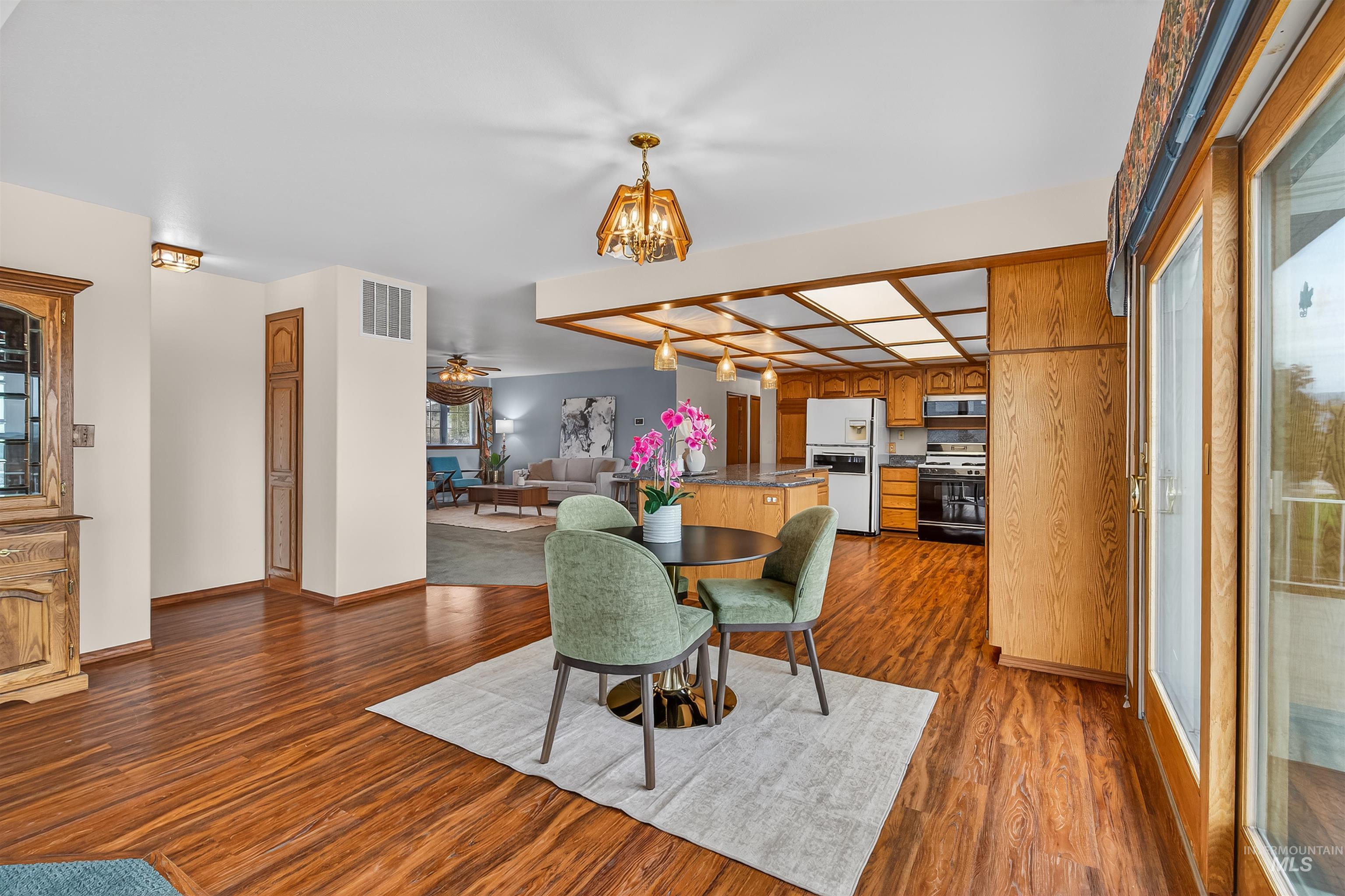 3015 Grandview Dr, Clarkston, Washington 99403, 4 Bedrooms, 3 Bathrooms, Residential For Sale, Price $849,000,MLS 98978537