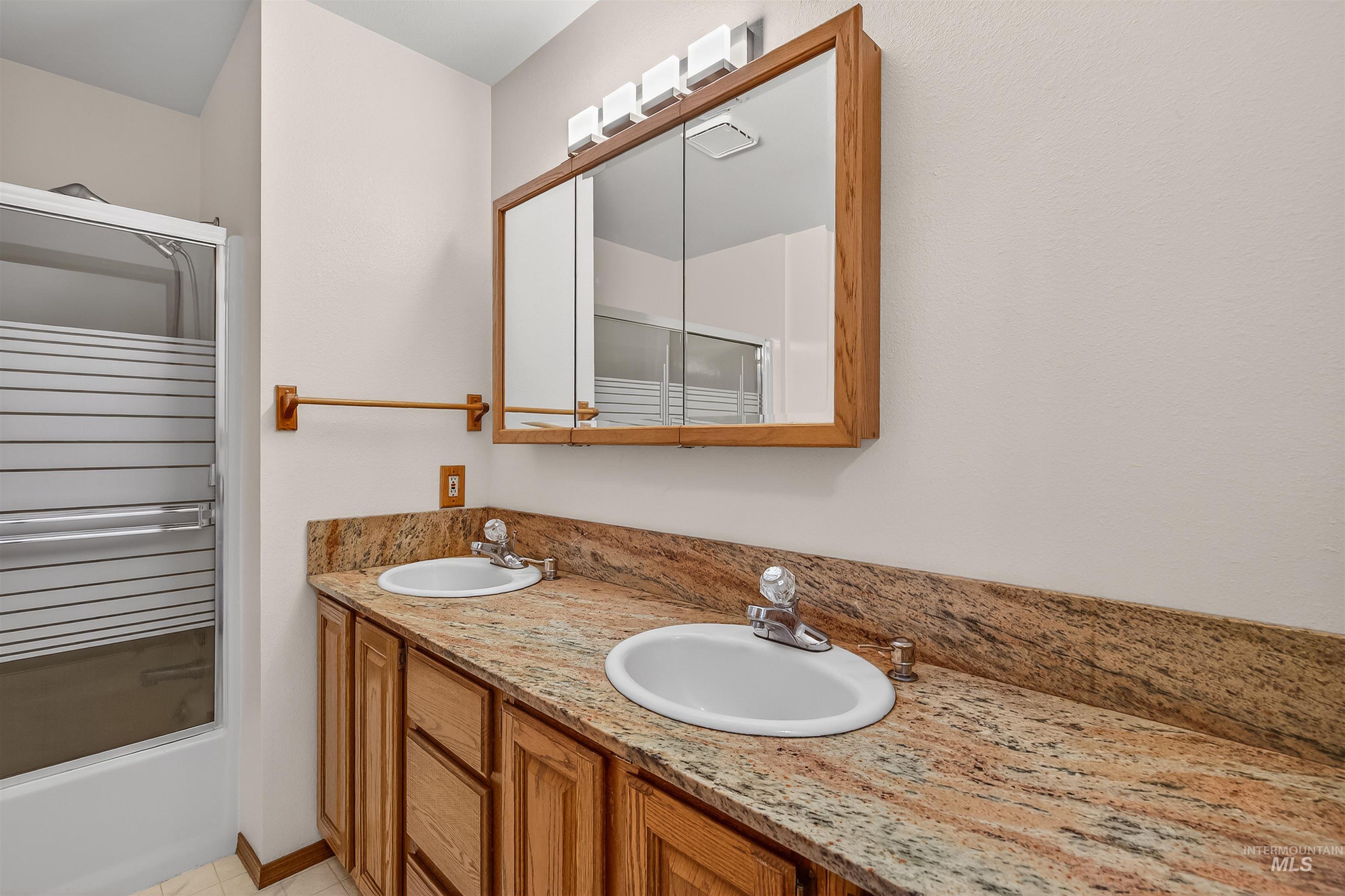 3015 Grandview Dr, Clarkston, Washington 99403, 4 Bedrooms, 3 Bathrooms, Residential For Sale, Price $849,000,MLS 98978537