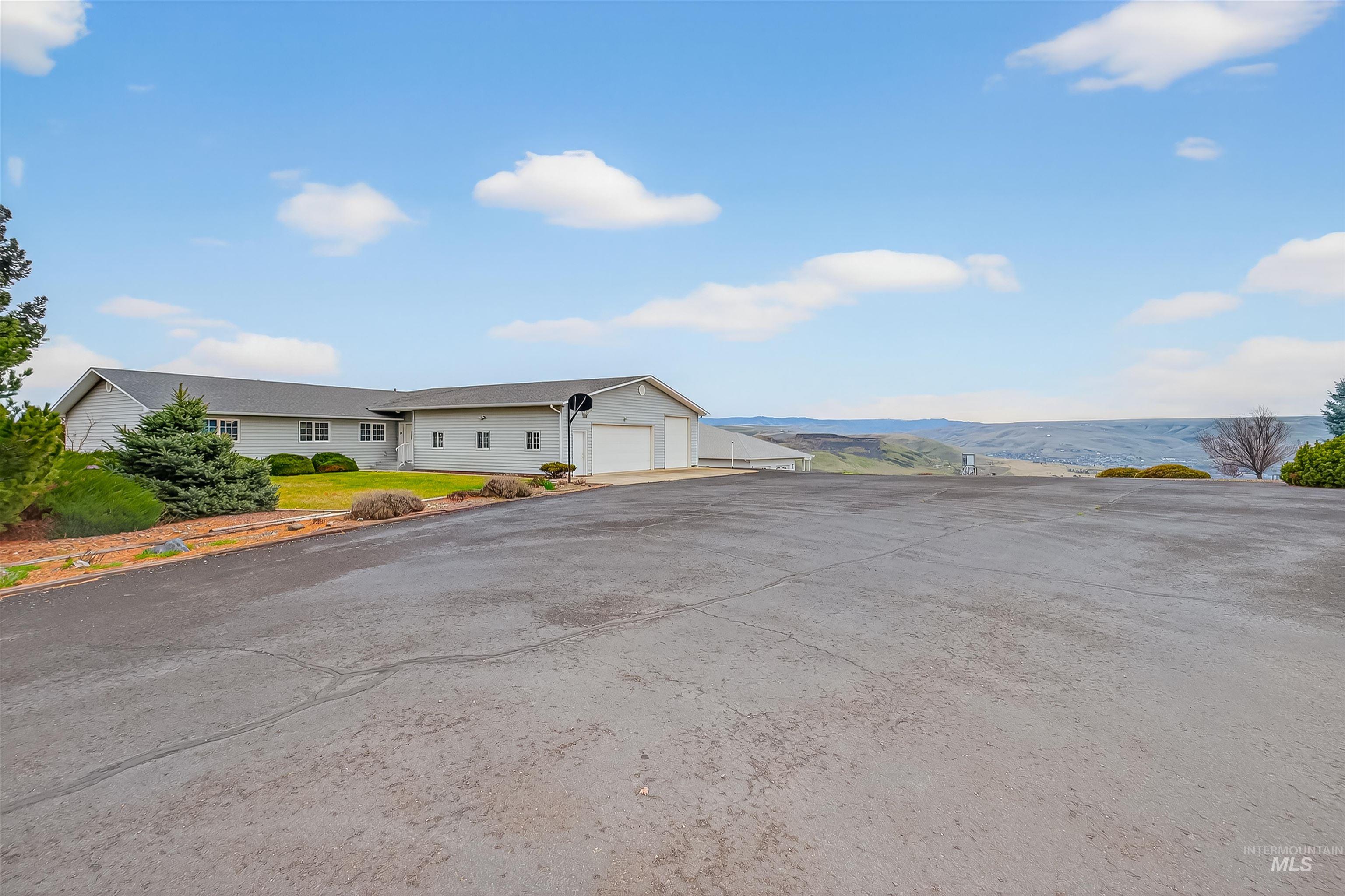 3015 Grandview Dr, Clarkston, Washington 99403, 4 Bedrooms, 3 Bathrooms, Residential For Sale, Price $849,000,MLS 98978537