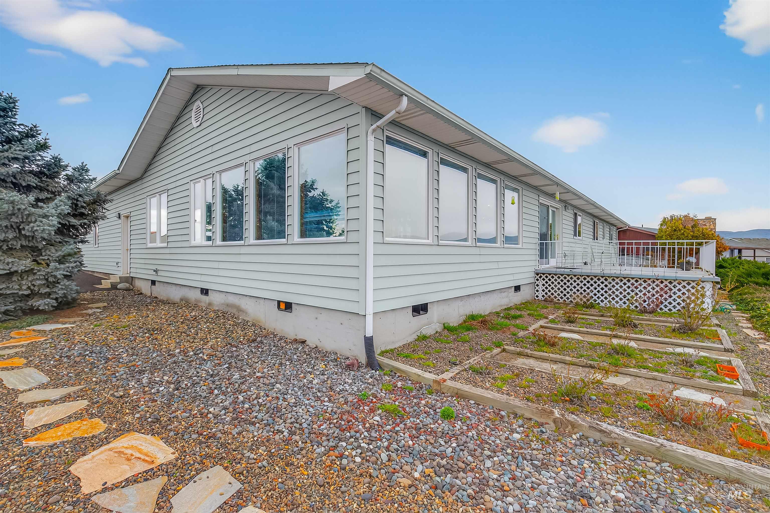 3015 Grandview Dr, Clarkston, Washington 99403, 4 Bedrooms, 3 Bathrooms, Residential For Sale, Price $849,000,MLS 98978537