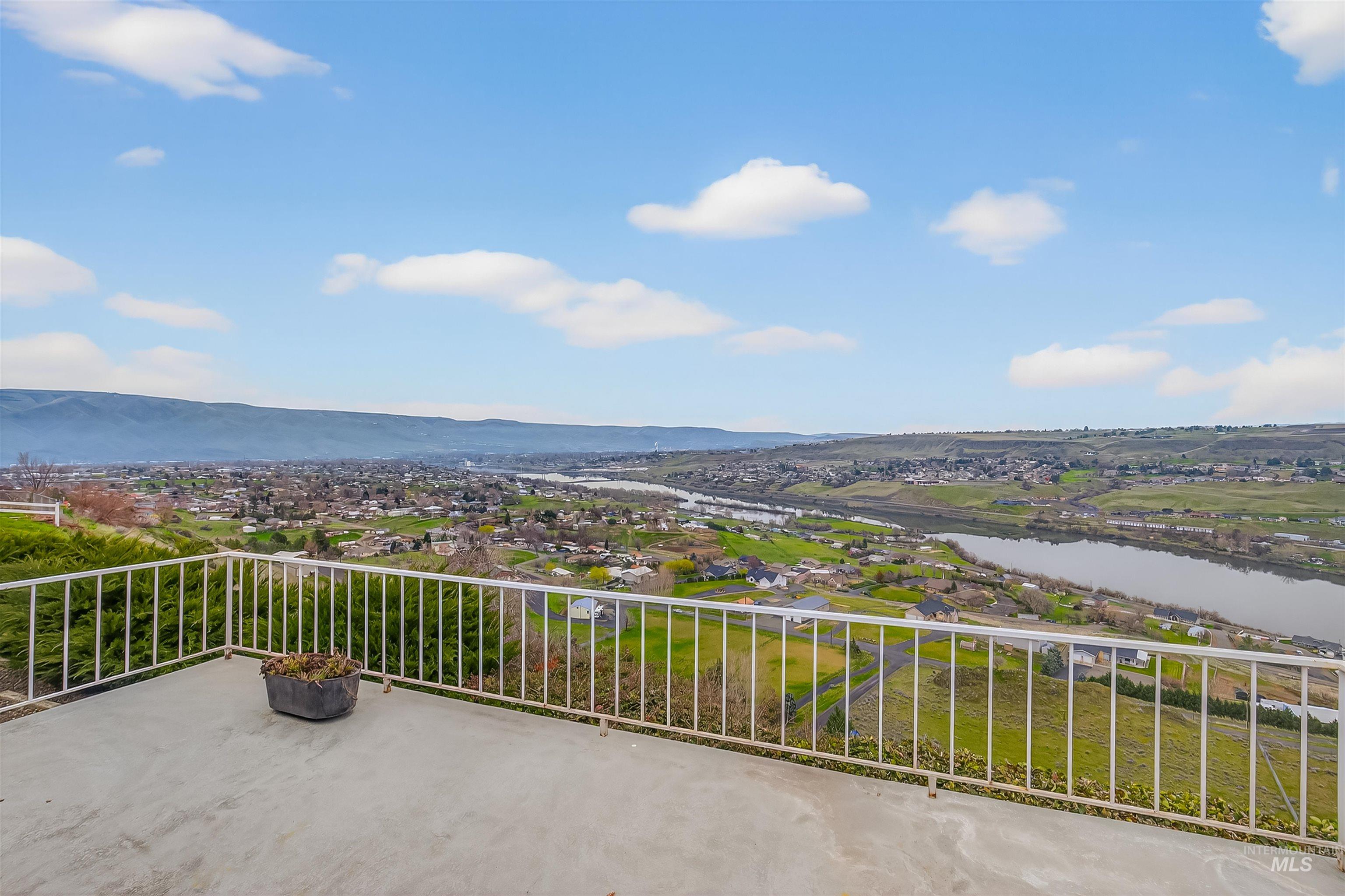 3015 Grandview Dr, Clarkston, Washington 99403, 4 Bedrooms, 3 Bathrooms, Residential For Sale, Price $849,000,MLS 98978537