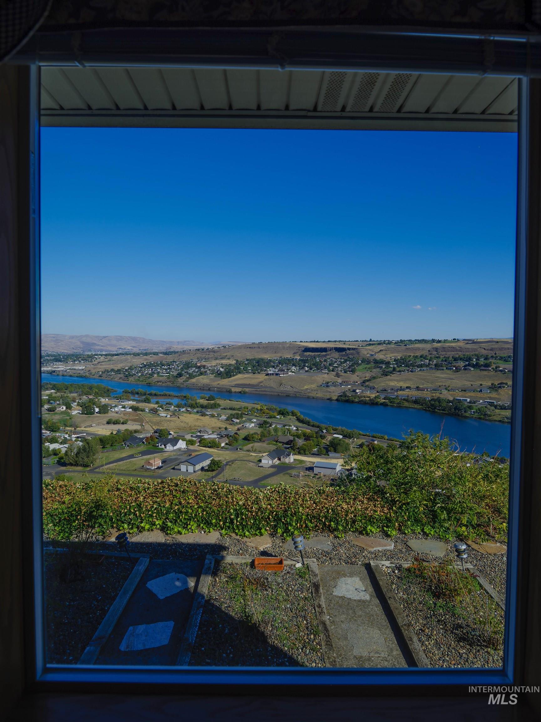 3015 Grandview Dr, Clarkston, Washington 99403, 4 Bedrooms, 3 Bathrooms, Residential For Sale, Price $849,000,MLS 98978537