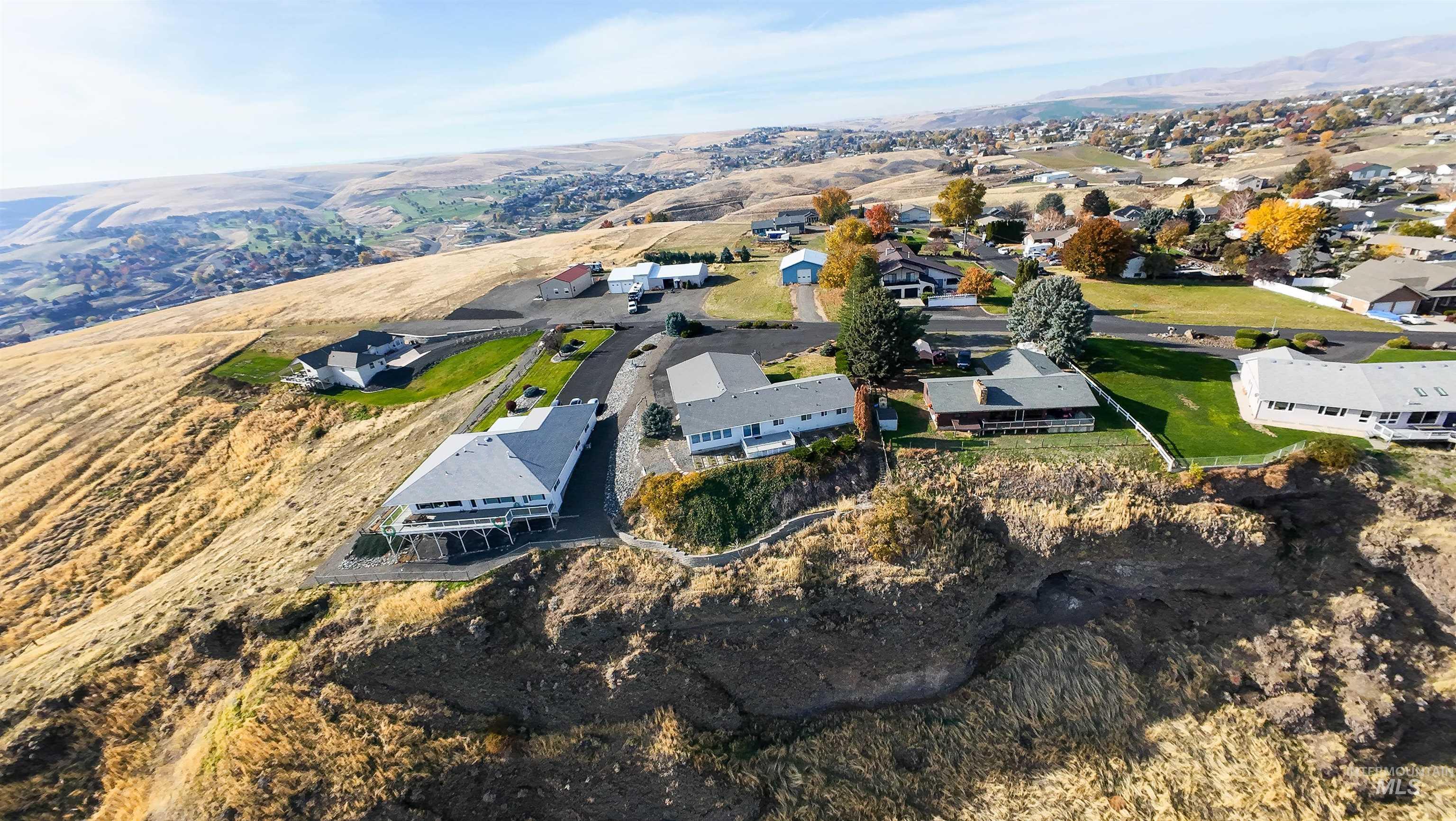 3015 Grandview Dr, Clarkston, Washington 99403, 4 Bedrooms, 3 Bathrooms, Residential For Sale, Price $849,000,MLS 98978537