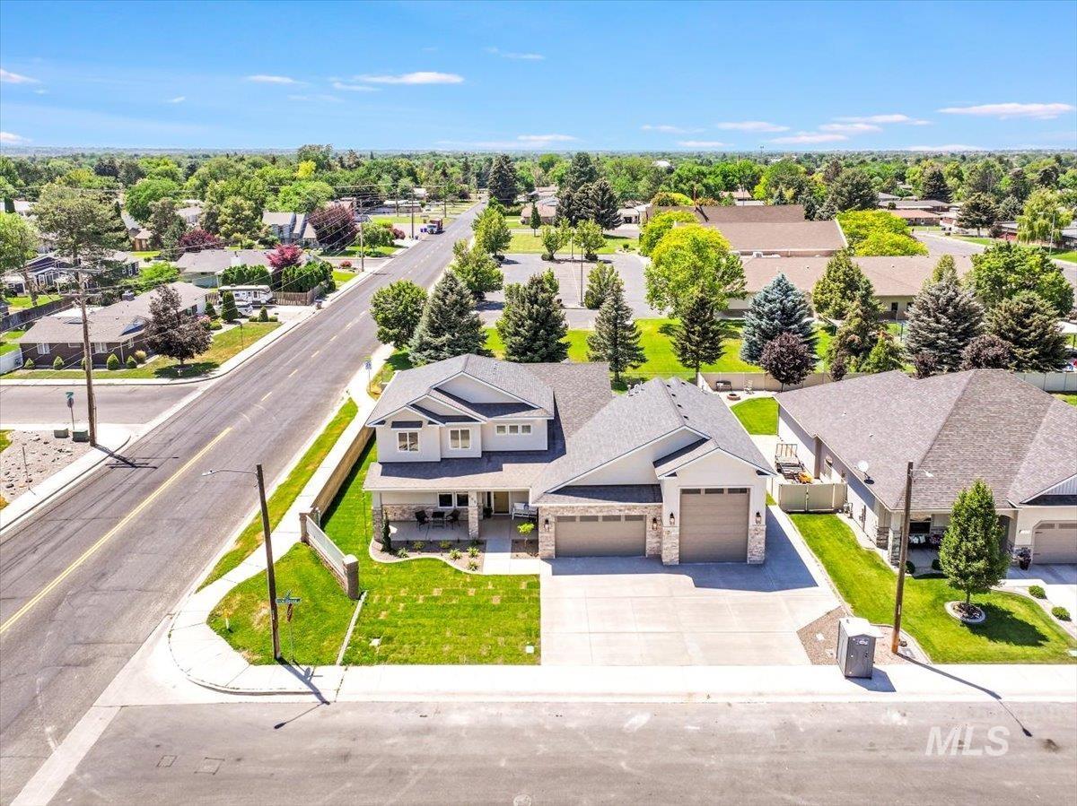 505 Stonehedge Loop, Twin Falls, Idaho 83301, 4 Bedrooms, 2.5 Bathrooms, Residential For Sale, Price $699,998,MLS 98978548