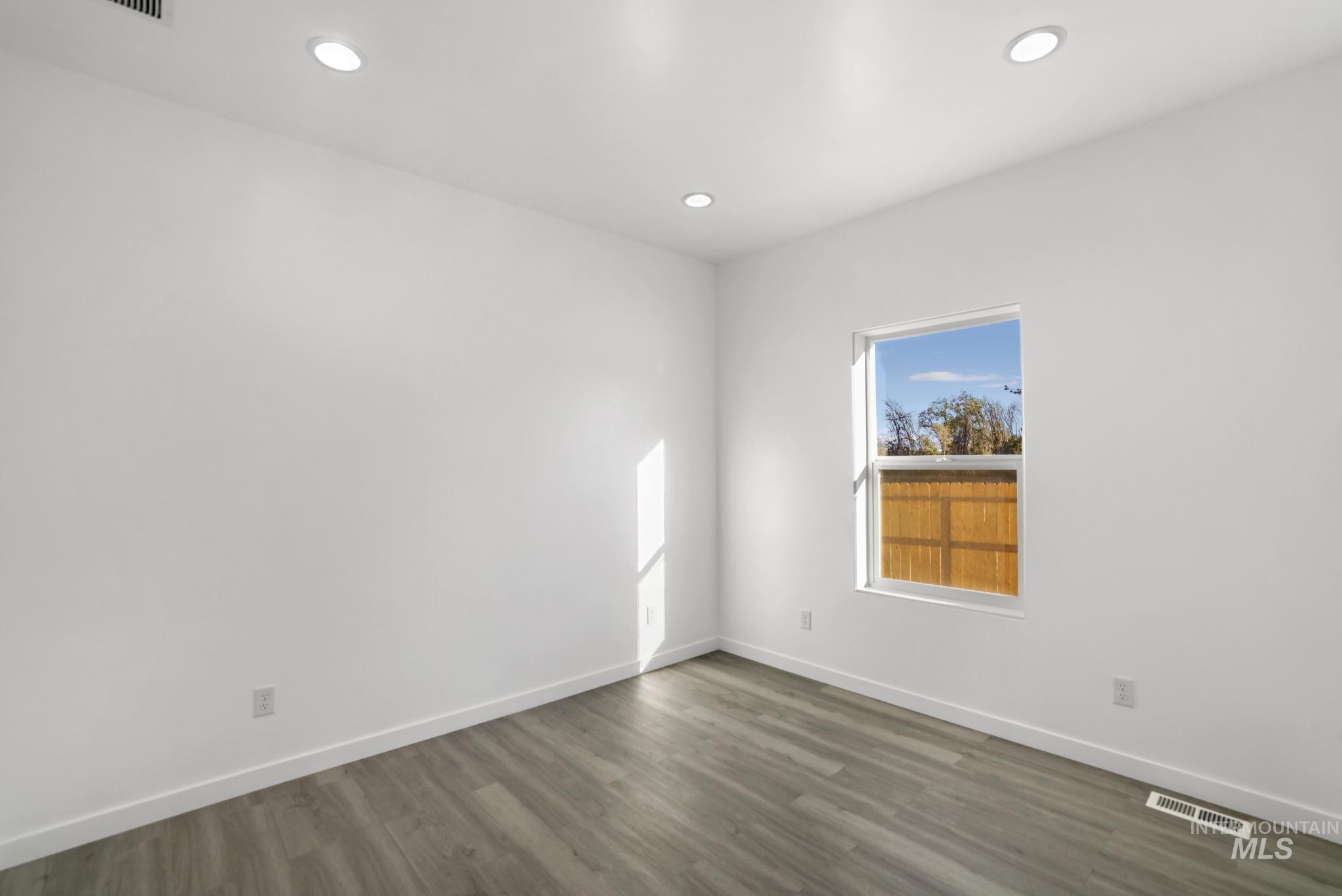 1800 Poplar Ave, Buhl, Idaho 83316, 3 Bedrooms, 2 Bathrooms, Residential For Sale, Price $359,999,MLS 98978549