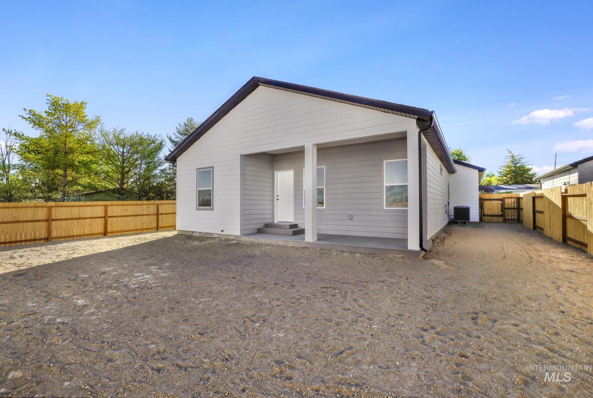 1800 Poplar Ave, Buhl, Idaho 83316, 3 Bedrooms, 2 Bathrooms, Residential For Sale, Price $359,999,MLS 98978549