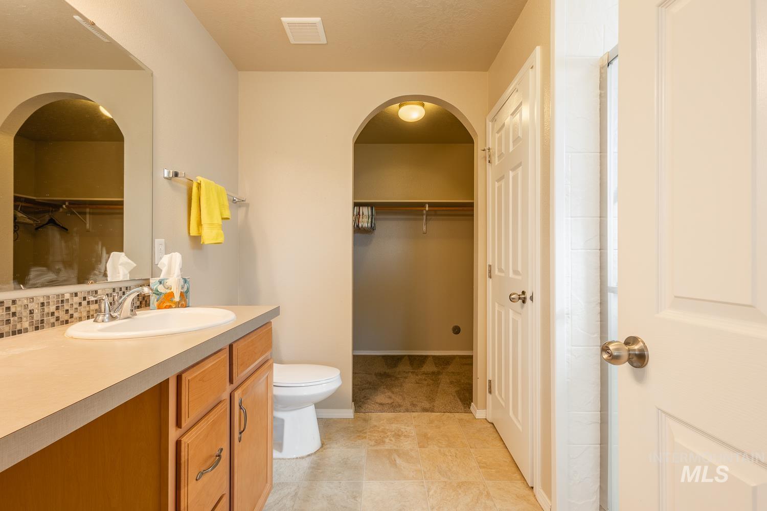 1105 E Shady Ridge Dr, Kuna, Idaho 83634, 5 Bedrooms, 2.5 Bathrooms, Residential For Sale, Price $485,000,MLS 98978550