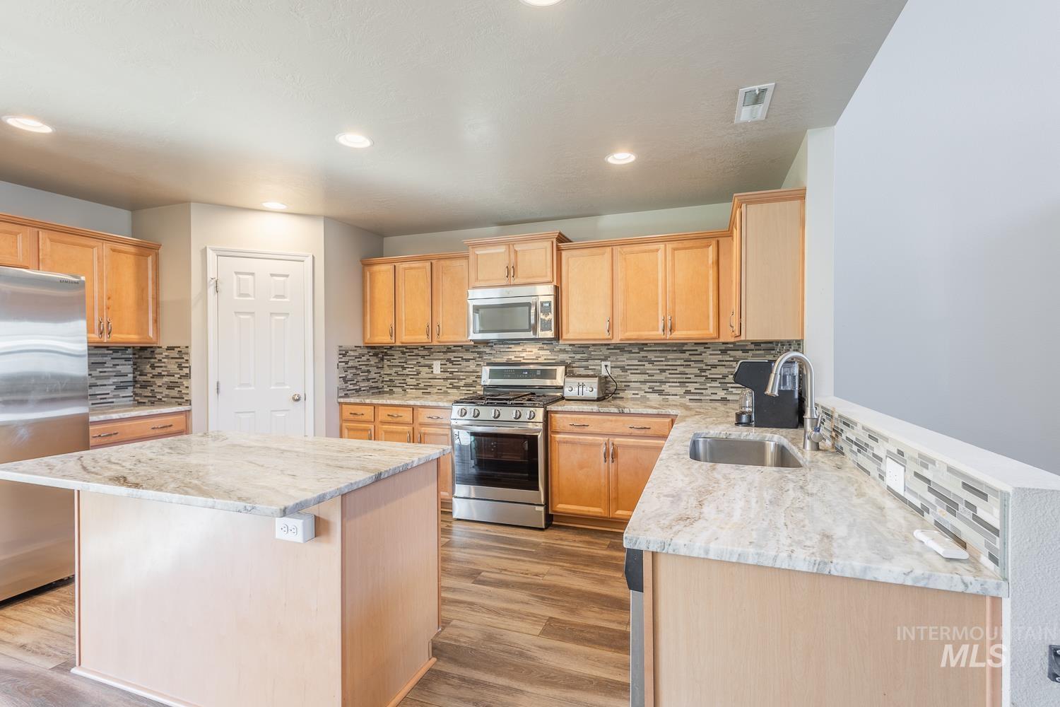 1105 E Shady Ridge Dr, Kuna, Idaho 83634, 5 Bedrooms, 2.5 Bathrooms, Residential For Sale, Price $485,000,MLS 98978550