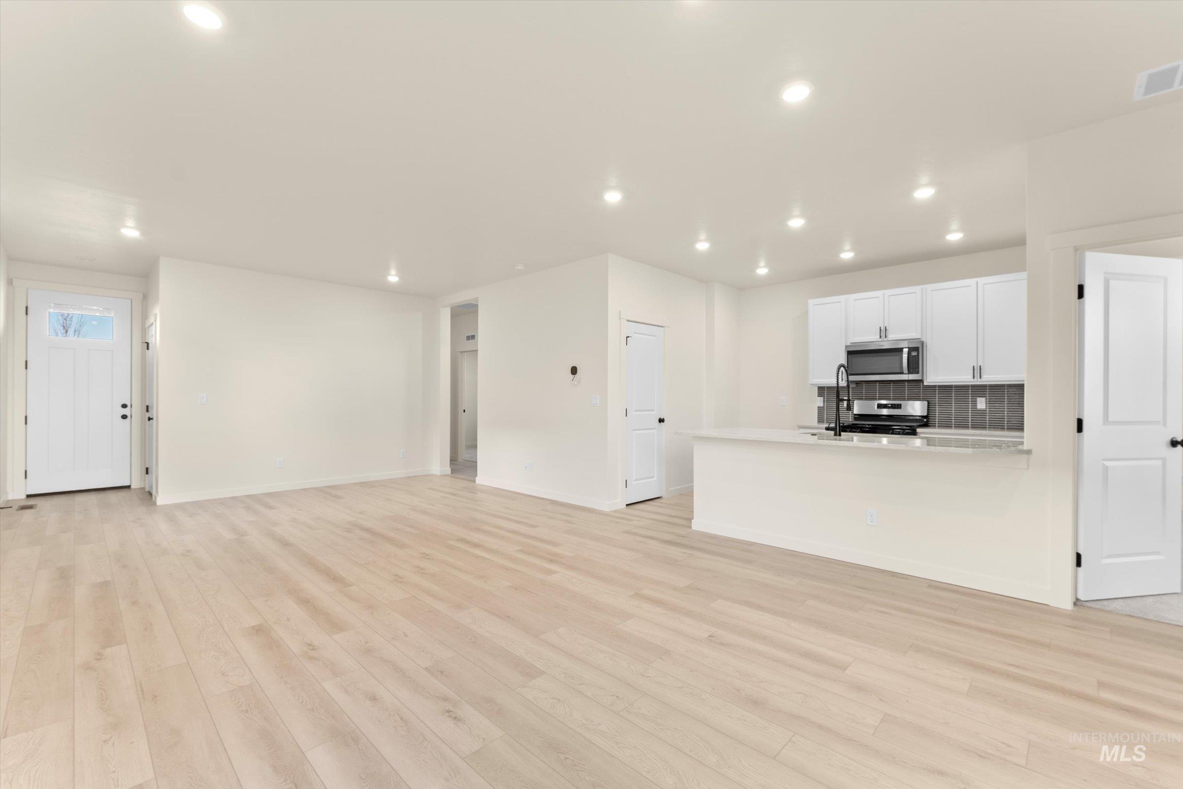 4567 E Mesa Vista st, Nampa, Idaho 83686, 3 Bedrooms, 2 Bathrooms, Residential For Sale, Price $349,990,MLS 98978552