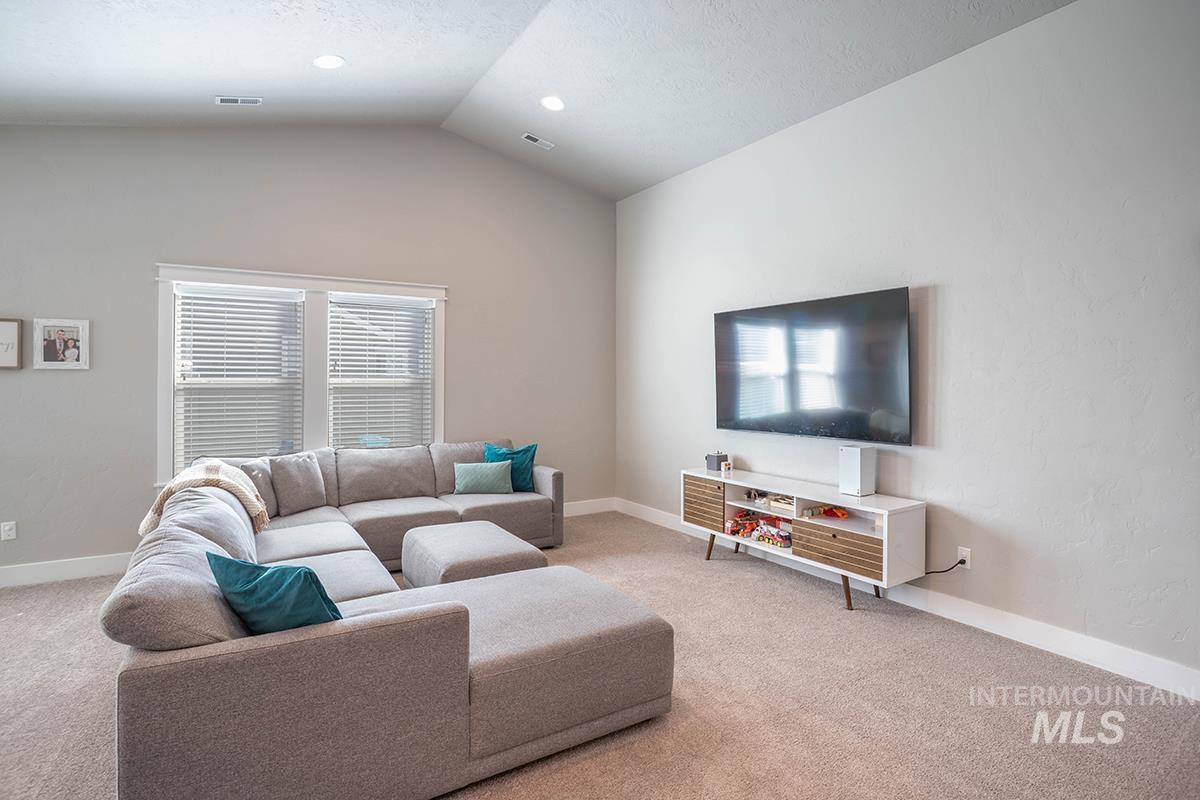 1153 E Shady Ridge Dr, Kuna, Idaho 83634, 3 Bedrooms, 2 Bathrooms, Residential For Sale, Price $449,900,MLS 98978553