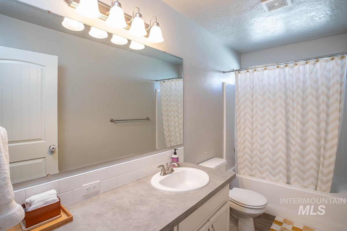 1153 E Shady Ridge Dr, Kuna, Idaho 83634, 3 Bedrooms, 2 Bathrooms, Residential For Sale, Price $449,900,MLS 98978553