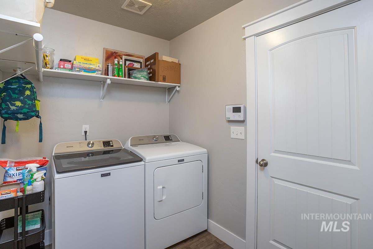 1153 E Shady Ridge Dr, Kuna, Idaho 83634, 3 Bedrooms, 2 Bathrooms, Residential For Sale, Price $449,900,MLS 98978553