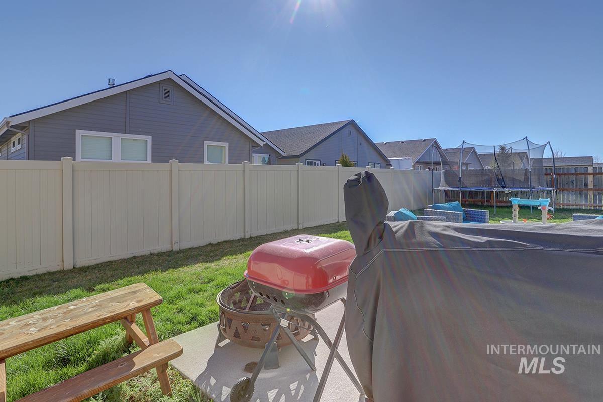 1153 E Shady Ridge Dr, Kuna, Idaho 83634, 3 Bedrooms, 2 Bathrooms, Residential For Sale, Price $449,900,MLS 98978553