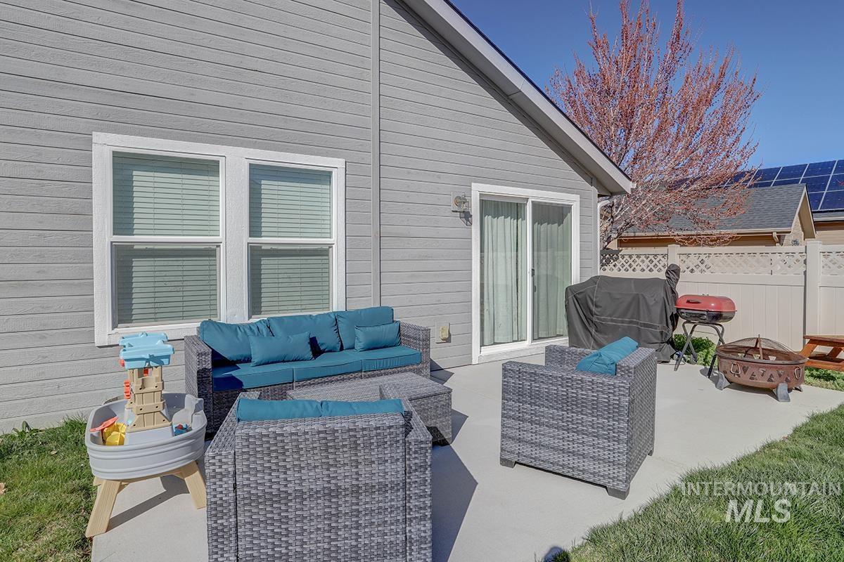 1153 E Shady Ridge Dr, Kuna, Idaho 83634, 3 Bedrooms, 2 Bathrooms, Residential For Sale, Price $449,900,MLS 98978553