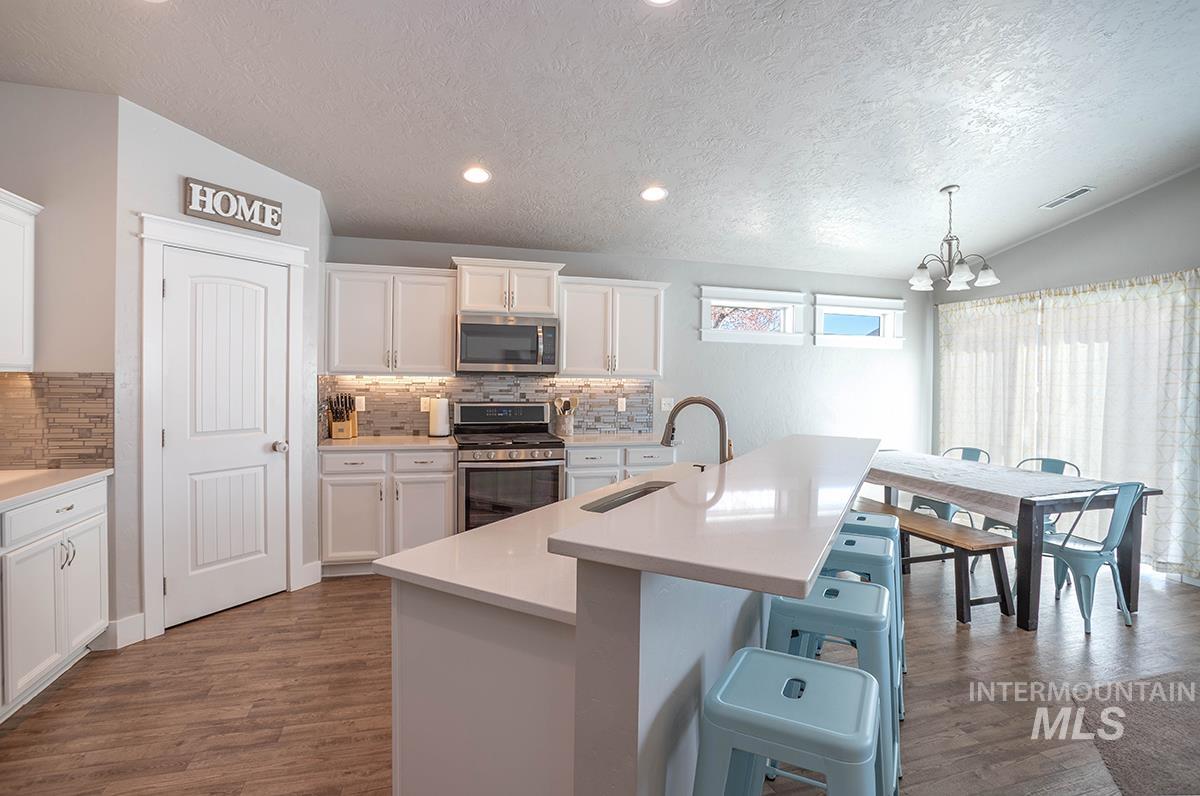 1153 E Shady Ridge Dr, Kuna, Idaho 83634, 3 Bedrooms, 2 Bathrooms, Residential For Sale, Price $449,900,MLS 98978553