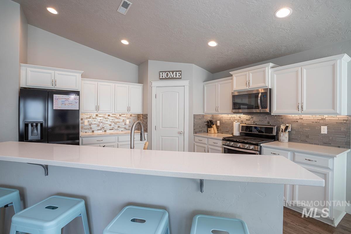 1153 E Shady Ridge Dr, Kuna, Idaho 83634, 3 Bedrooms, 2 Bathrooms, Residential For Sale, Price $449,900,MLS 98978553