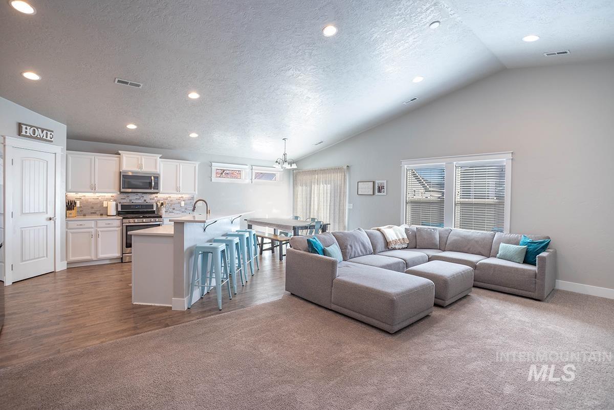 1153 E Shady Ridge Dr, Kuna, Idaho 83634, 3 Bedrooms, 2 Bathrooms, Residential For Sale, Price $449,900,MLS 98978553