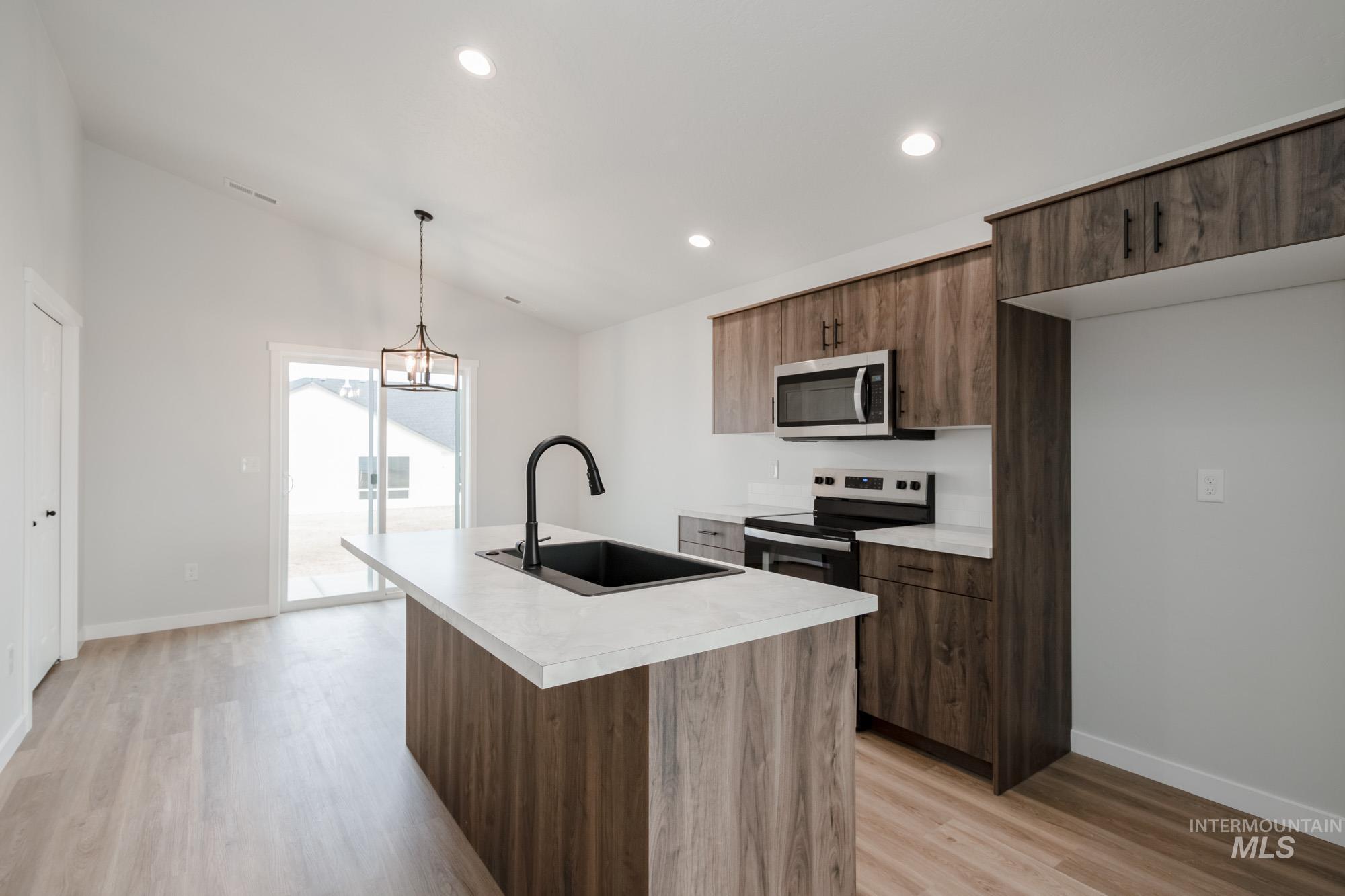 7095 E Shields Dr, Nampa, Idaho 83687, 3 Bedrooms, 2 Bathrooms, Residential For Sale, Price $394,990, 98978565