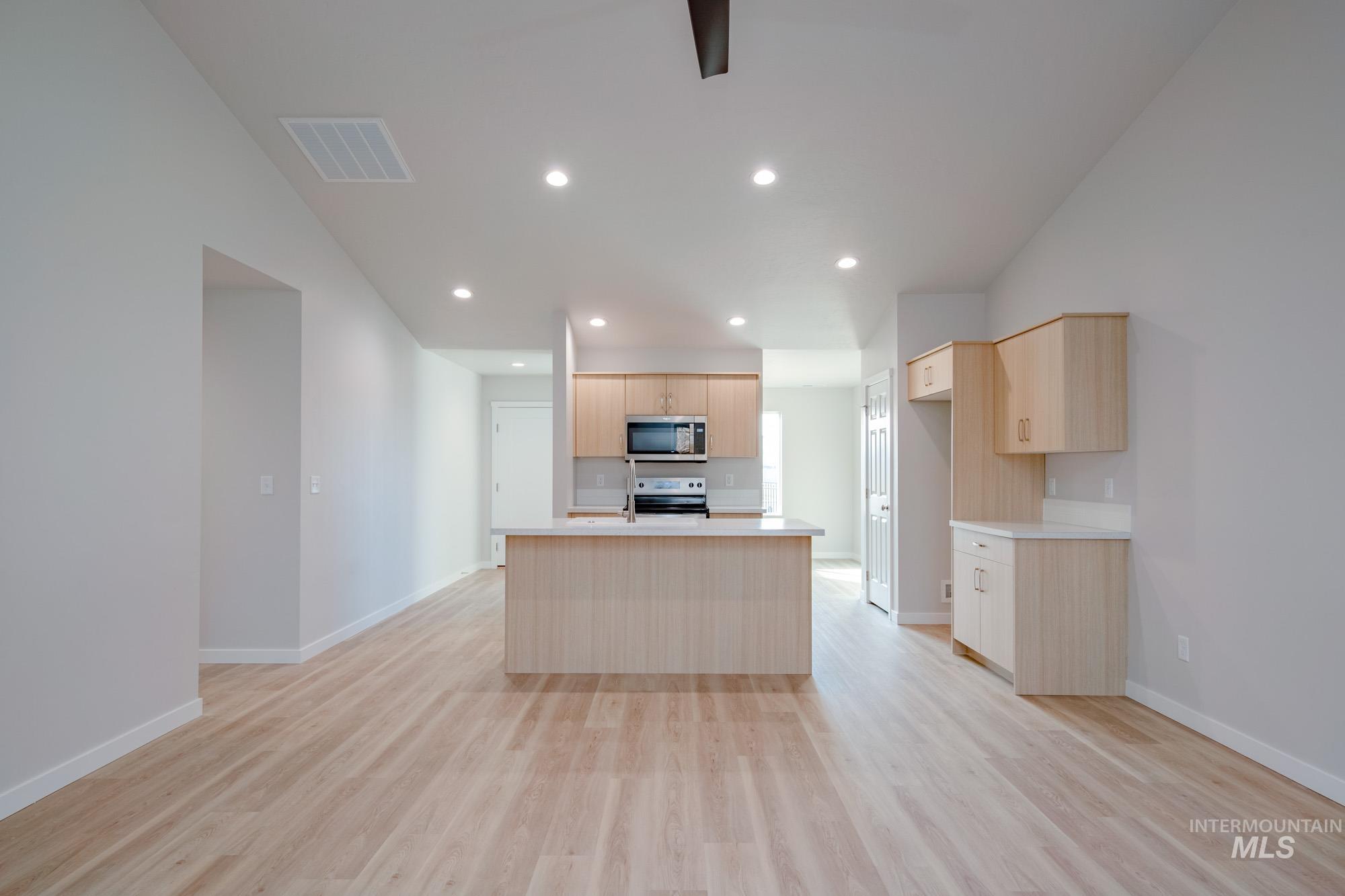 13730 Inman Ct, Caldwell, Idaho 83607, 3 Bedrooms, 2 Bathrooms, Residential For Sale, Price $399,990, 98978572