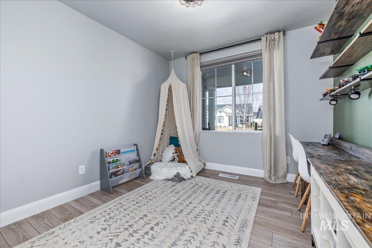 5825 W Daphne Dr, Meridian, Idaho 83646, 4 Bedrooms, 2 Bathrooms, Residential For Sale, Price $499,900, 98978573